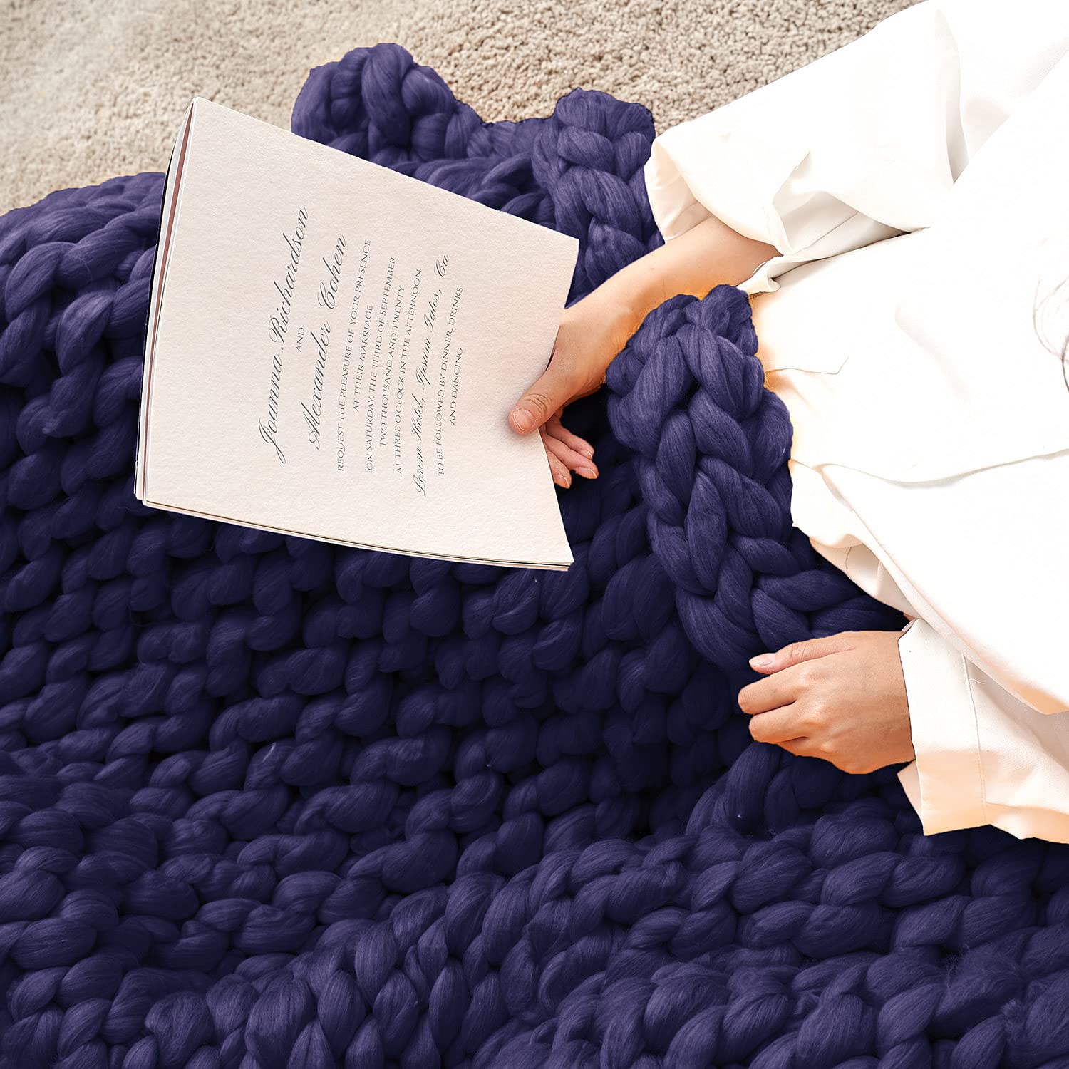 ERLYEEN Chunky Knit Blanket - 100% Merino Wool Handmade Throw - Extra Large 80