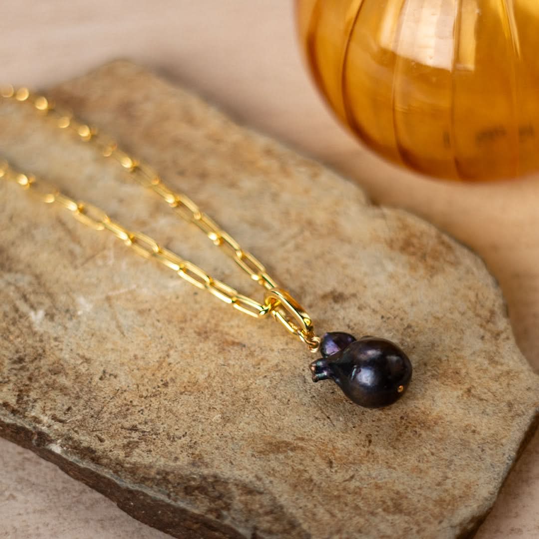 Elegant Black Baroque Pearl Paperclip Necklace in Gold - Perfect for Weddings, Parties & Evening Events