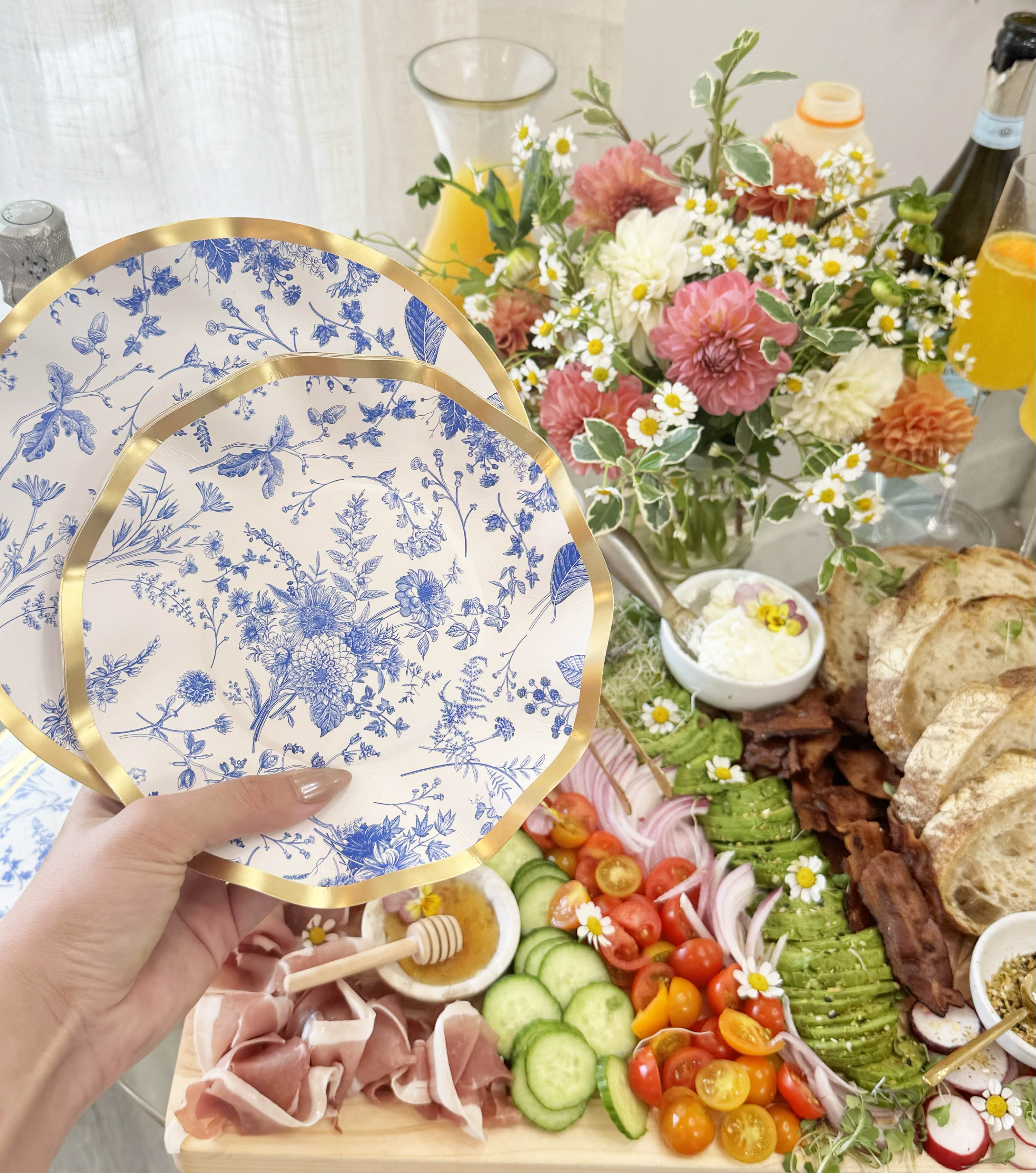 Eco-Friendly Wavy Paper Dinner Plates - 8 Pack, Disposable Party Plates for Weddings, Birthdays & Picnics - Biodegradable & Stylish Tableware