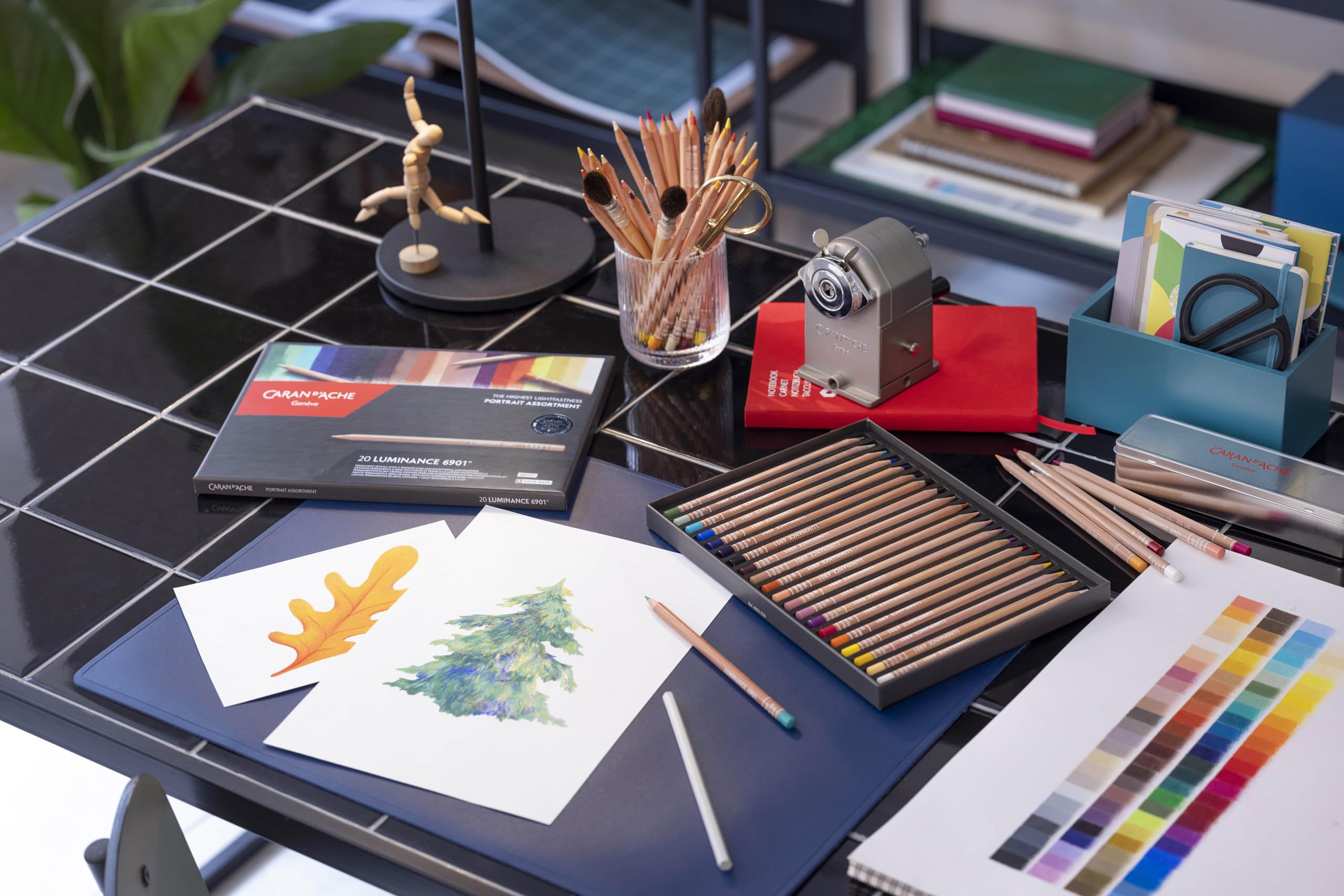 Caran d'Ache Luminance 6901 Artist Colored Pencils - Set of 100 Premium Wax-Based Pencils with 1 Full Blender & 1 Pencil Blender - Ideal for Professional Drawing, Sketching & Fine Art Coloring