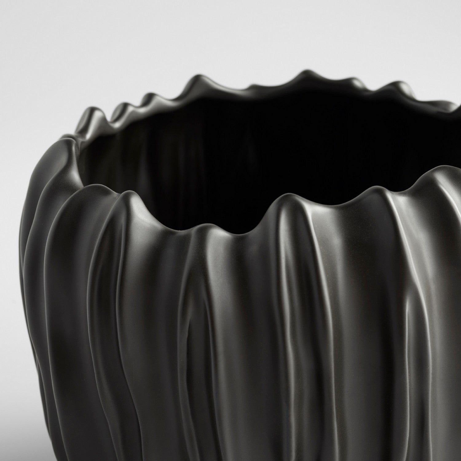 Cyan Design 11476 Abyssus Vase - Small Black Ceramic Vase for Home Decor, Wedding Centerpiece, Tabletop Display