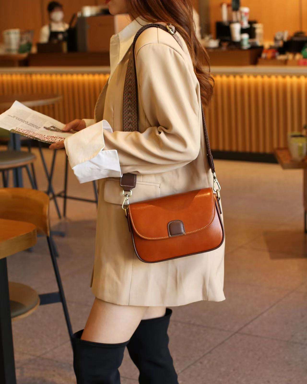 Stylish Compact Leather Crossbody Purse for Women - Fashionable Small Shoulder Bag with Adjustable Strap - Perfect for Travel, Shopping & Everyday Use