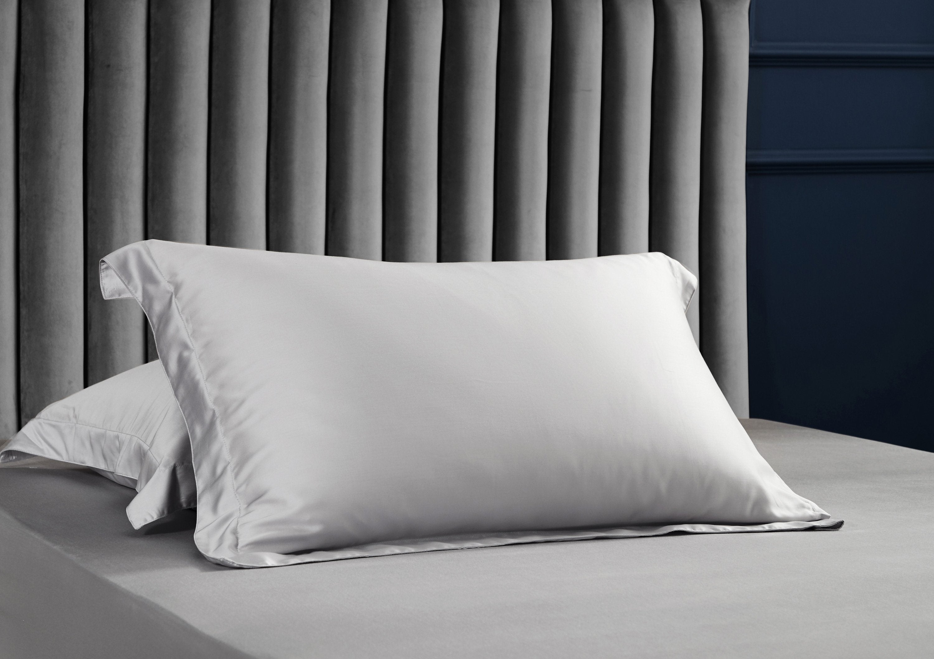 Premium TENCEL™ LF Silvery Grey Pillowcase - Hypoallergenic & Breathable Bedding for Side Sleepers & Hot Sleepers - Luxury Hotel Style Pillow Cover for Better Sleep