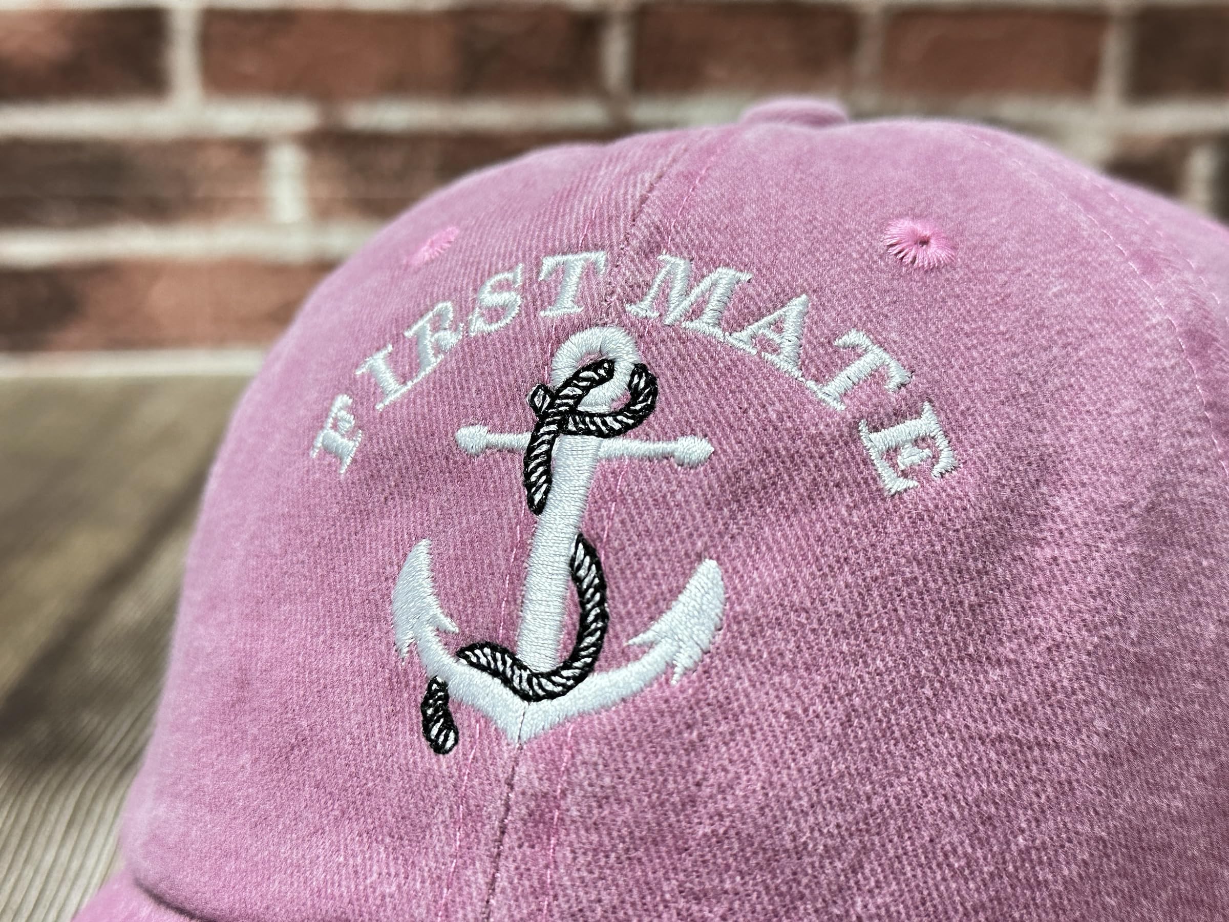 Embroidered Baseball Caps for Women & Men - Stylish Outdoor Wear