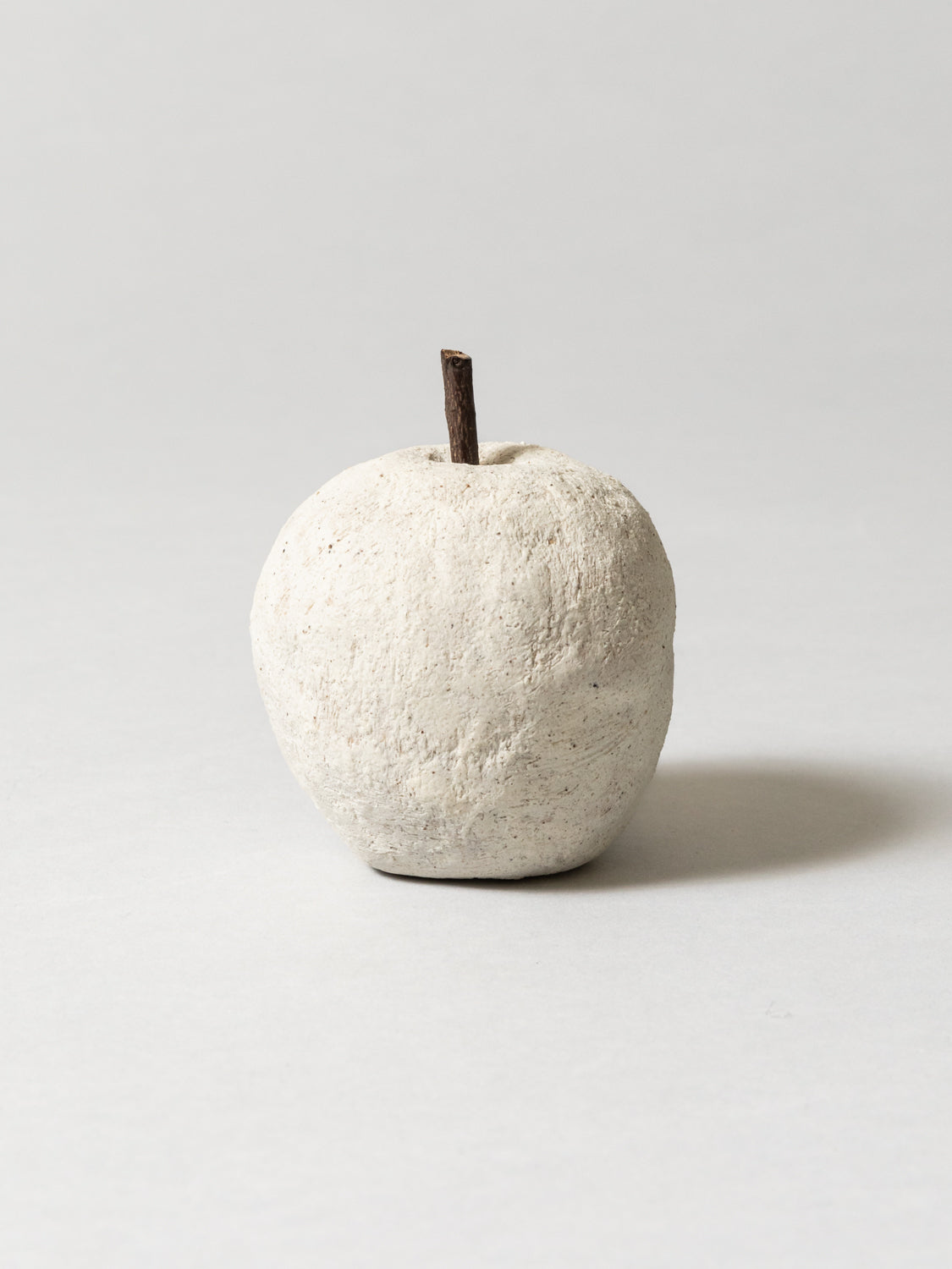 Premium Ceramic Apple Decorative Object - Elegant Home & Office Decor for Desks, Shelves, and Gift Giving