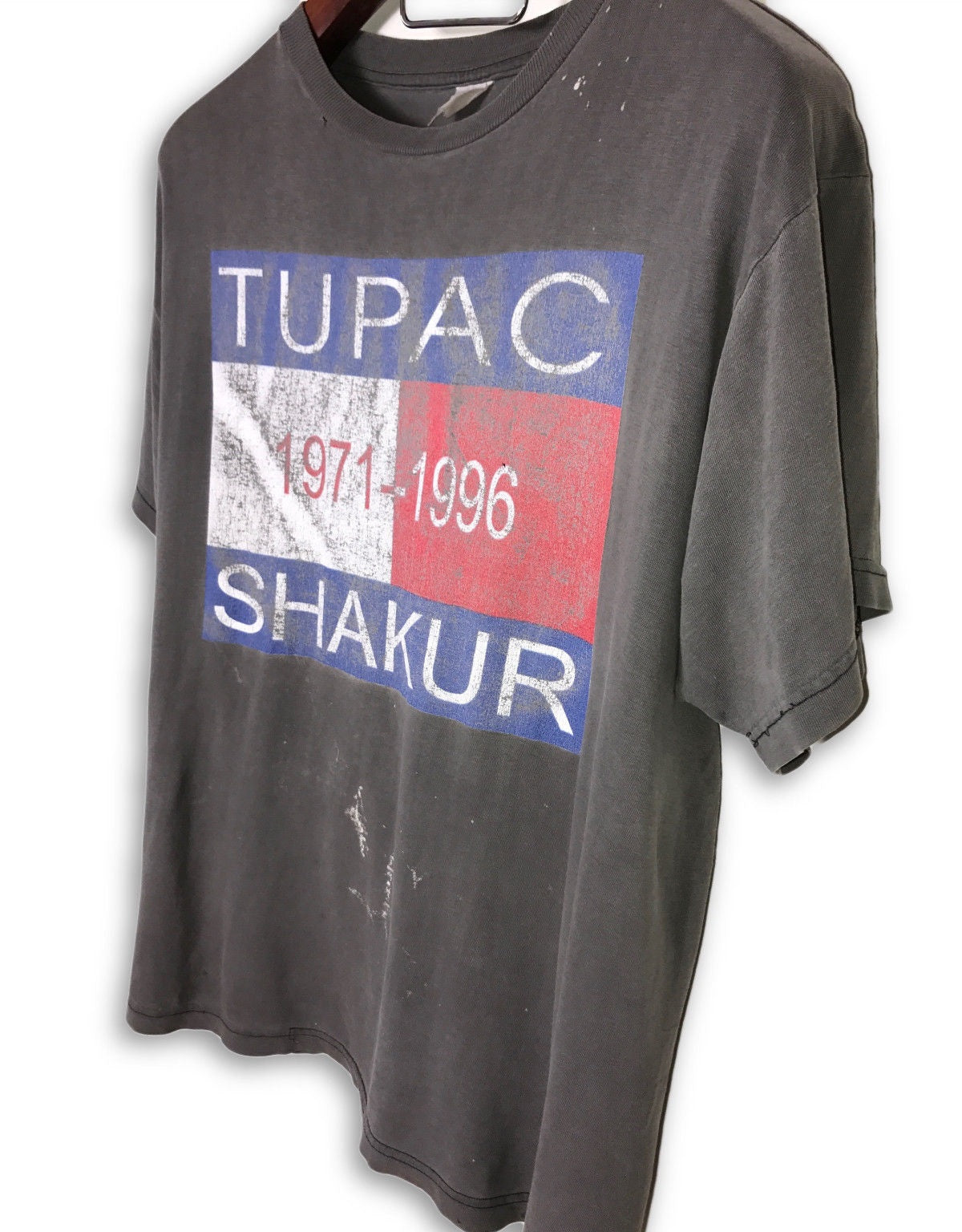 2Pac Vintage Tommy Hilfiger Washed Black Hip Hop T-Shirt - 90s Rap Music Fan Gift, Streetwear Fashion for Men & Women