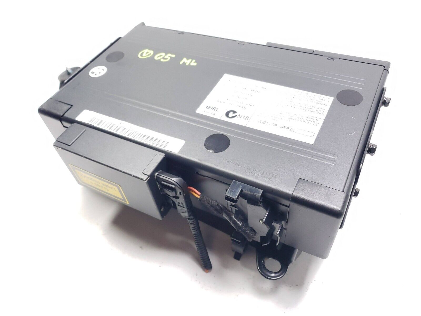 Original Mercedes W163 ML320 ML55 AMG 6-Disc CD Changer Player 1638201589 OEM - Perfect for Car Audio Upgrade & Road Trips