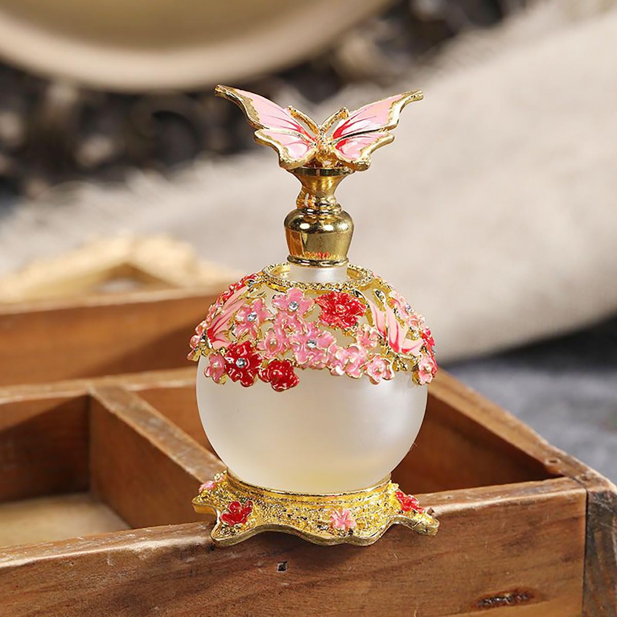 25ML Premium Gold Butterfly Refillable Perfume Bottle for Women - Elegant Decorative Empty Perfume Dispenser with Fancy Design, Perfect for Travel, Gifts & Holiday Supplies (Pink)