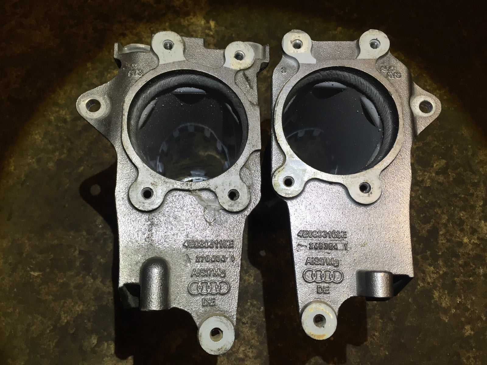 04-09 Audi A8 Front Left & Right Chassis Leg Extension Beam Absorber Pair - OEM Replacement Parts for Smooth Ride & Enhanced Safety | Perfect for Daily Commuting & Long-Distance Driving