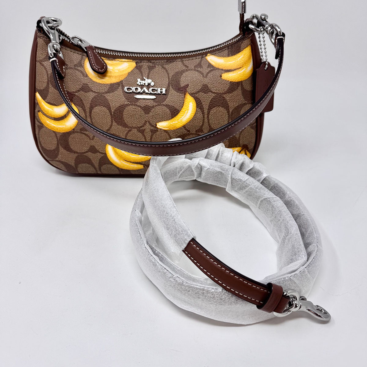 Coach Leather Handle Bag for Women - Stylish & Durable Designer Handbag for Work, Travel & Everyday Use