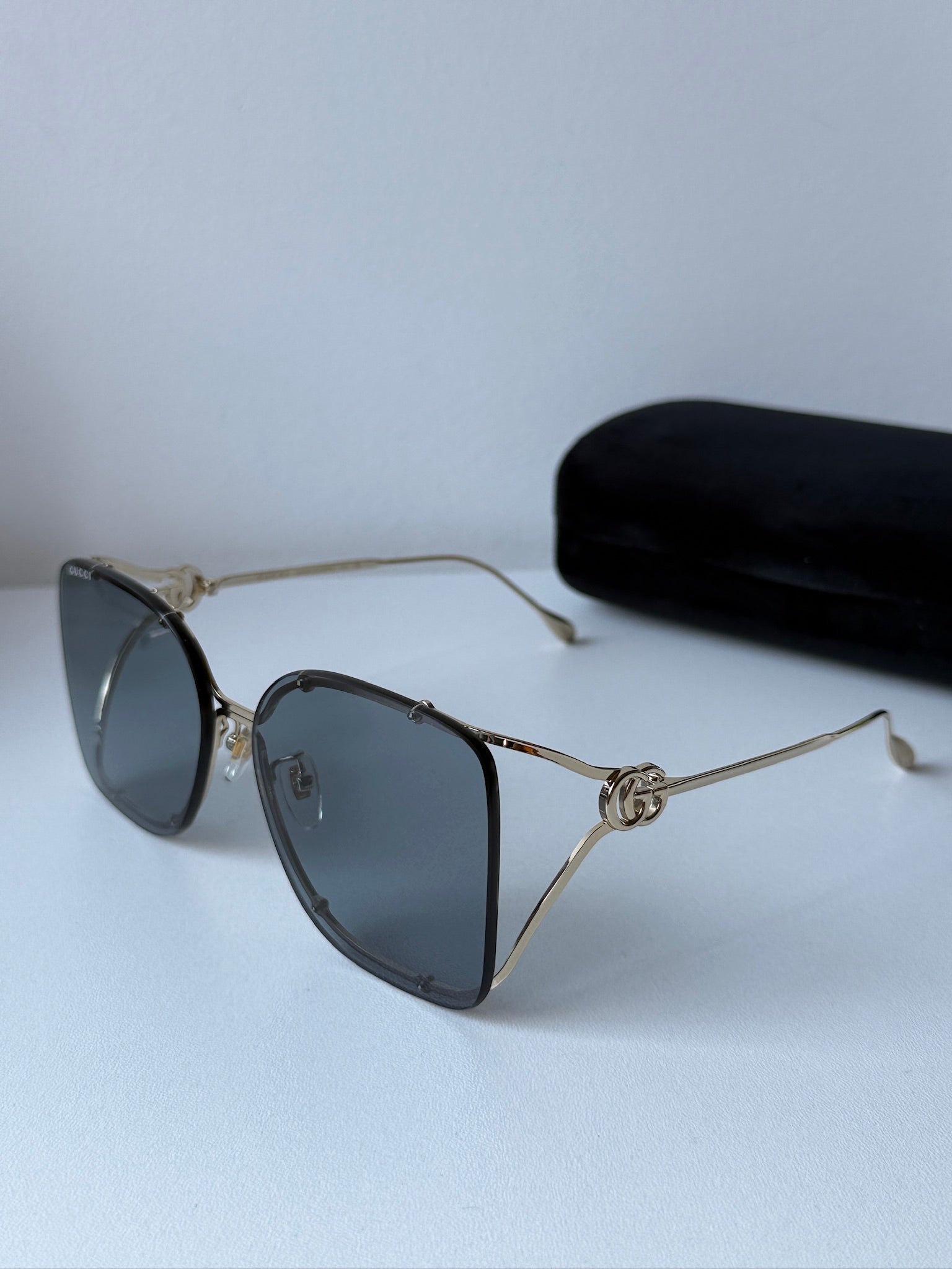 Gucci GG1713SA Blue Rimless Oversized Sunglasses for Women - UV Protection, Fashionable & Lightweight for Beach, Driving & Outdoor Activities