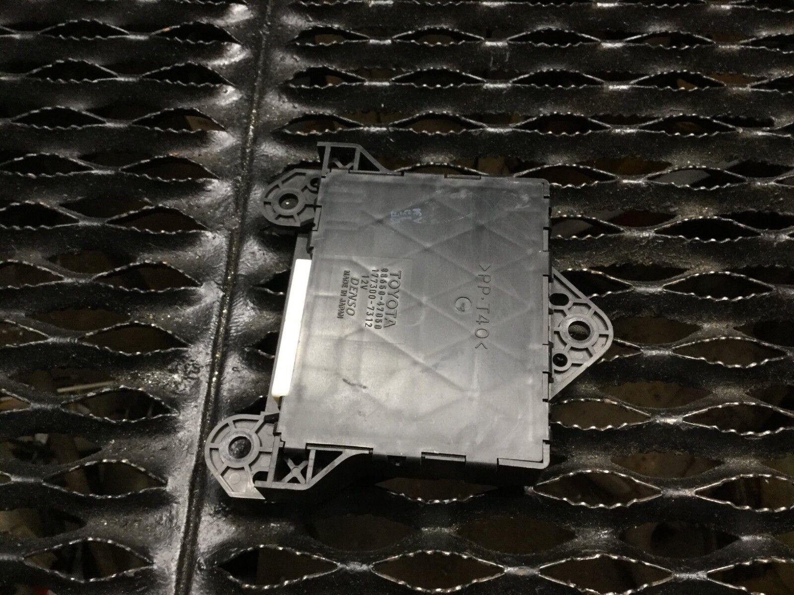 04 05 06 Toyota Prius AC Temperature Control Module 88650-47050 OEM Replacement - Perfect for Climate Control System Repair & Maintenance