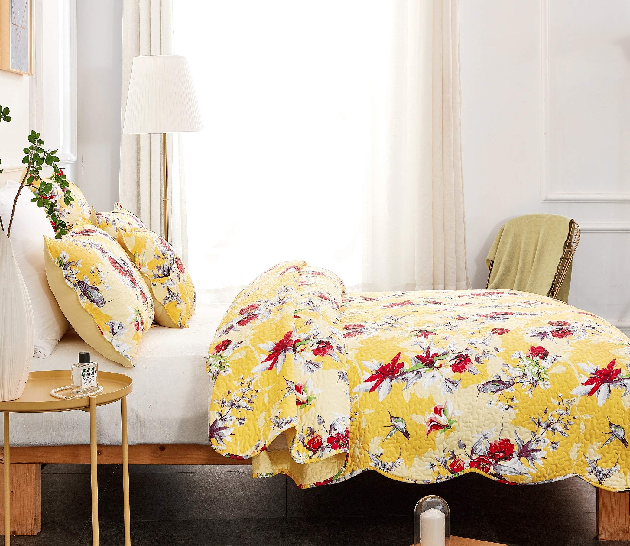 DaDa Bedding Queen Size 3-Piece Floral Bedspread Set - Vibrant Sunshine Yellow with Hummingbirds & Red Flowers, Scalloped Edge Quilted Coverlet - Farmhouse & Garden Style for Bedroom Decor - Perfect for Spring & Summer Home Styling