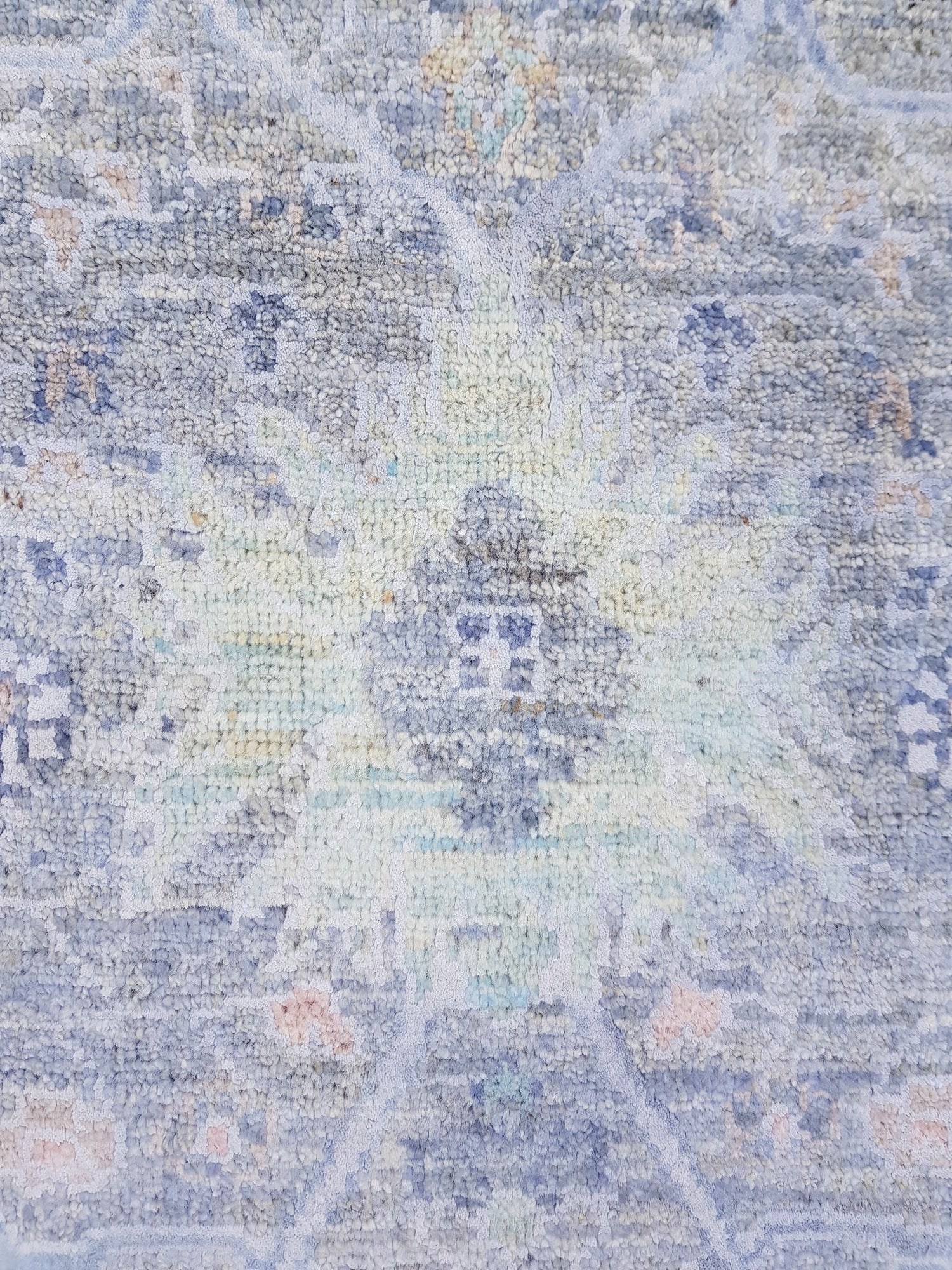 Handwoven Arabesque Transitional Area Rug J64076 - Perfect for Living Room, Bedroom, and Home Decor