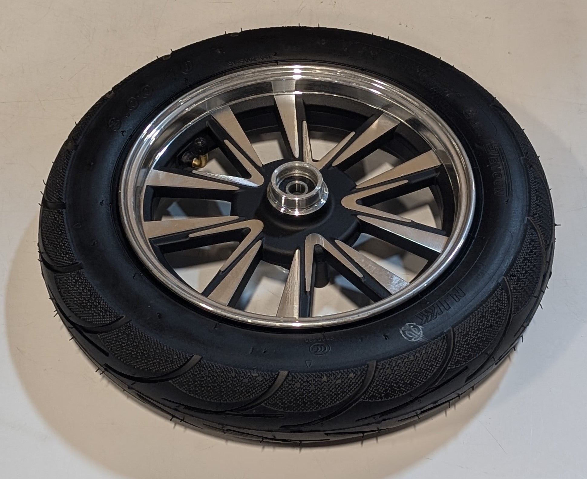 High-Quality Front Wheel 4 for Bikes - Durable Replacement Part for Mountain, Road & Hybrid Bicycles - Perfect for Commuting, Off-Roading & Daily Rides