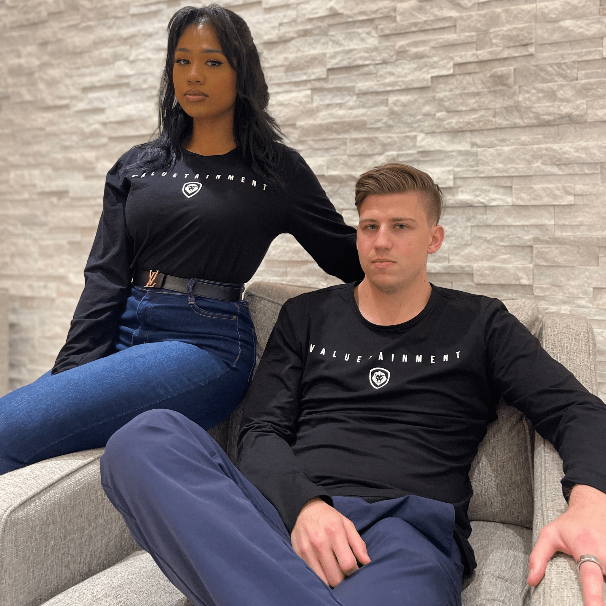 Valuetainment Premium Black Curved Hem Long Sleeve T-Shirt for Men - Comfortable Casual Wear for Business & Everyday Outfits