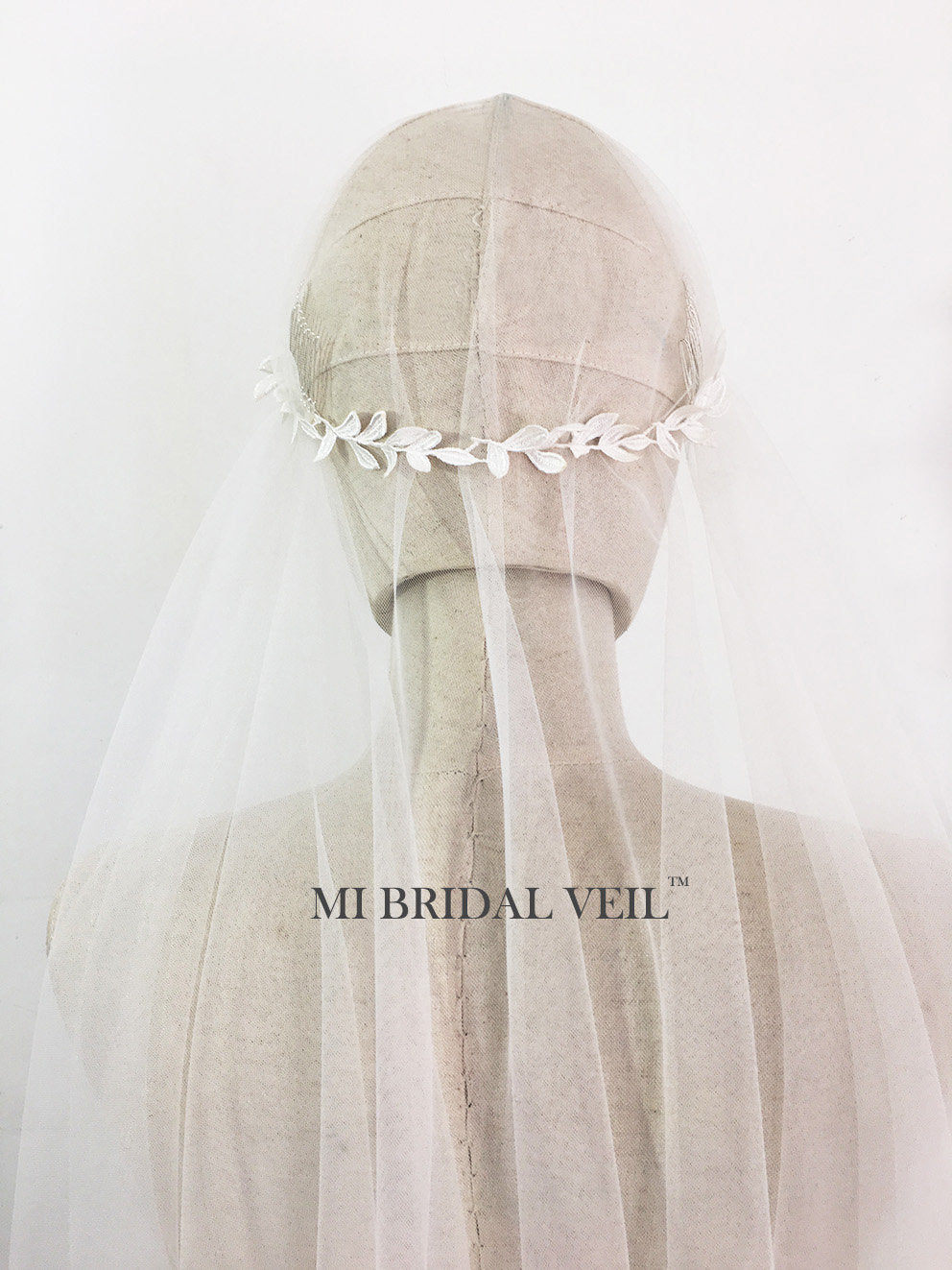 1920s Inspired Juliet Cap Veil - Vintage Bridal Wedding Veil with Lace Trim | Mi Bridal | Perfect for Gatsby-Themed Weddings & Vintage Style Brides
