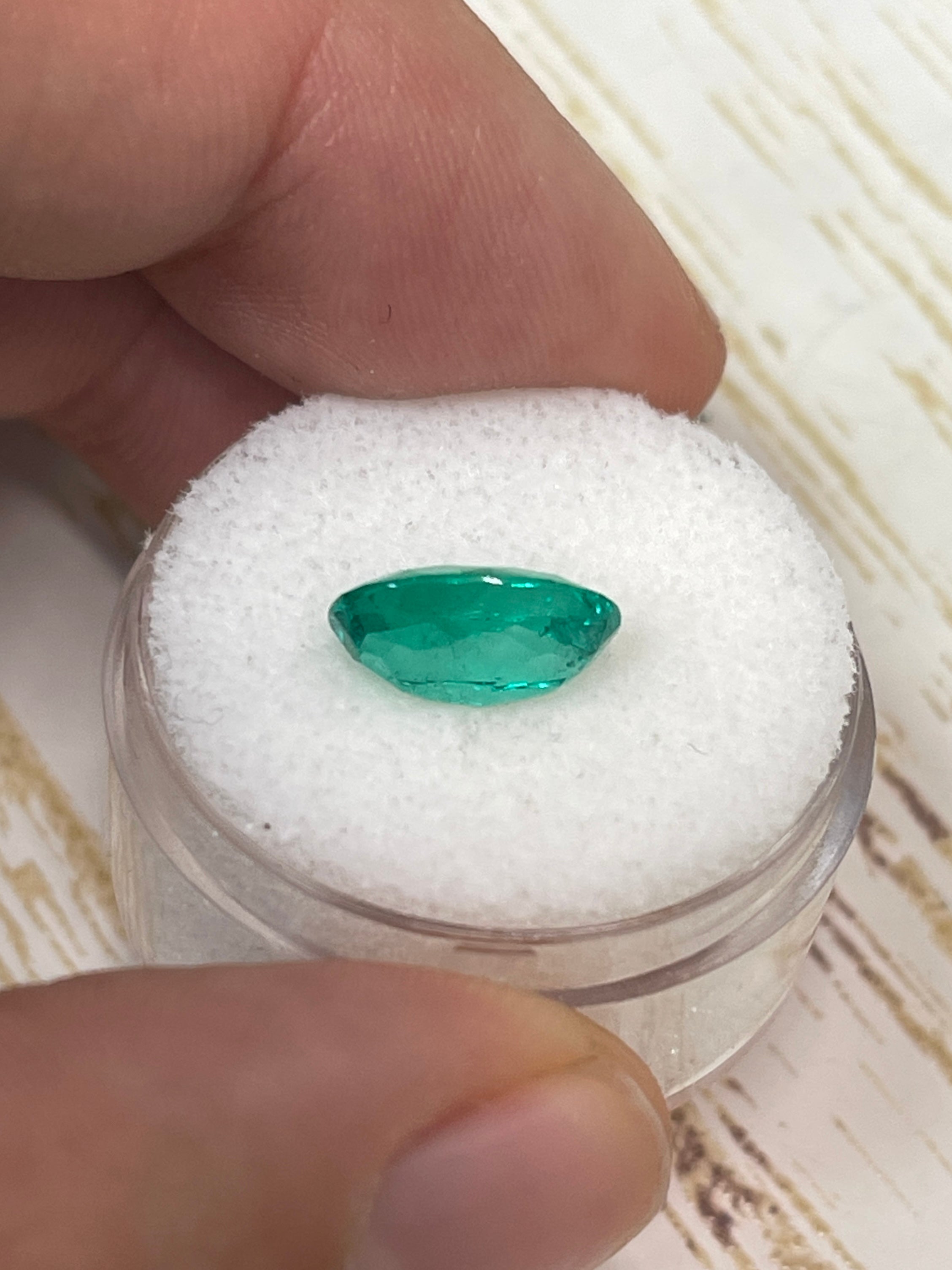 2.40 Carat Natural Colombian Emerald Gemstone - 11x8mm Oval Cut VVS Clarity Loose Green Emerald for Jewelry Making, Engagement Rings & Fine Collections