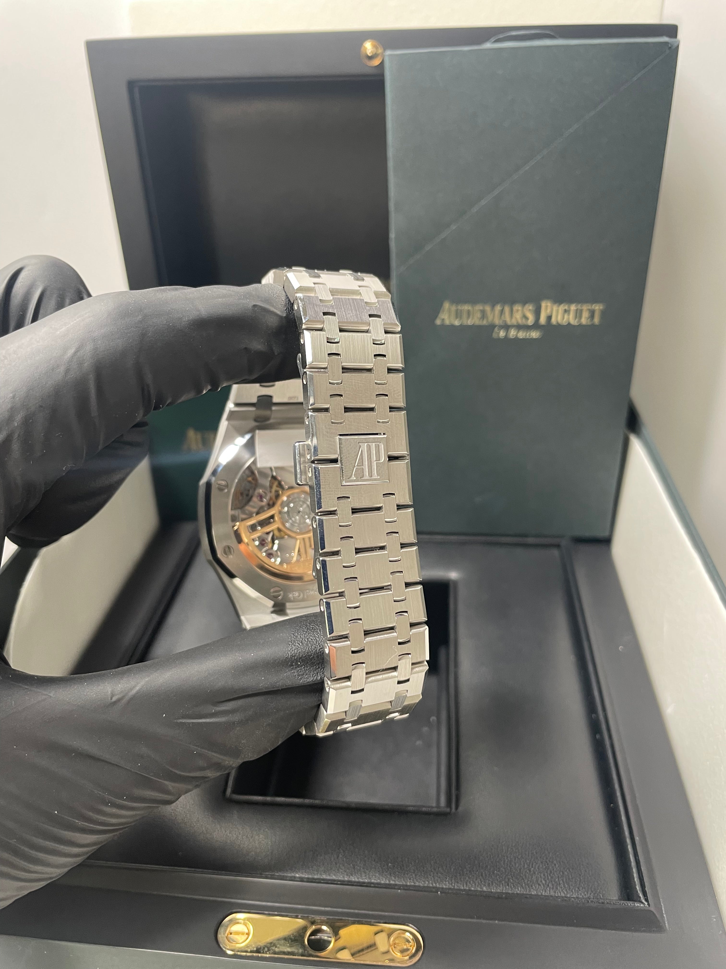 Audemars Piguet Royal Oak 15500ST.OO.1220ST.04 - Self-Winding Stainless Steel Watch with Silver Dial | Luxury Timepiece for Business, Formal Events & Collectors