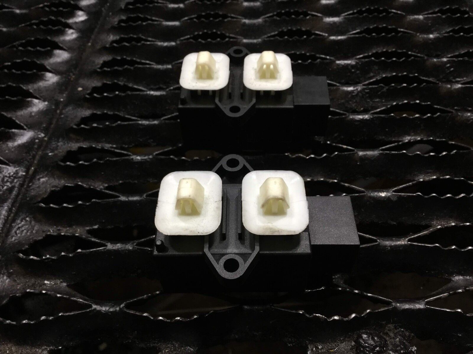 04 05 06 Porsche Cayenne Heated Seat Control Module Unit Pair OEM - Premium Heated Seat Switch for Winter Comfort & Luxury Driving Experience