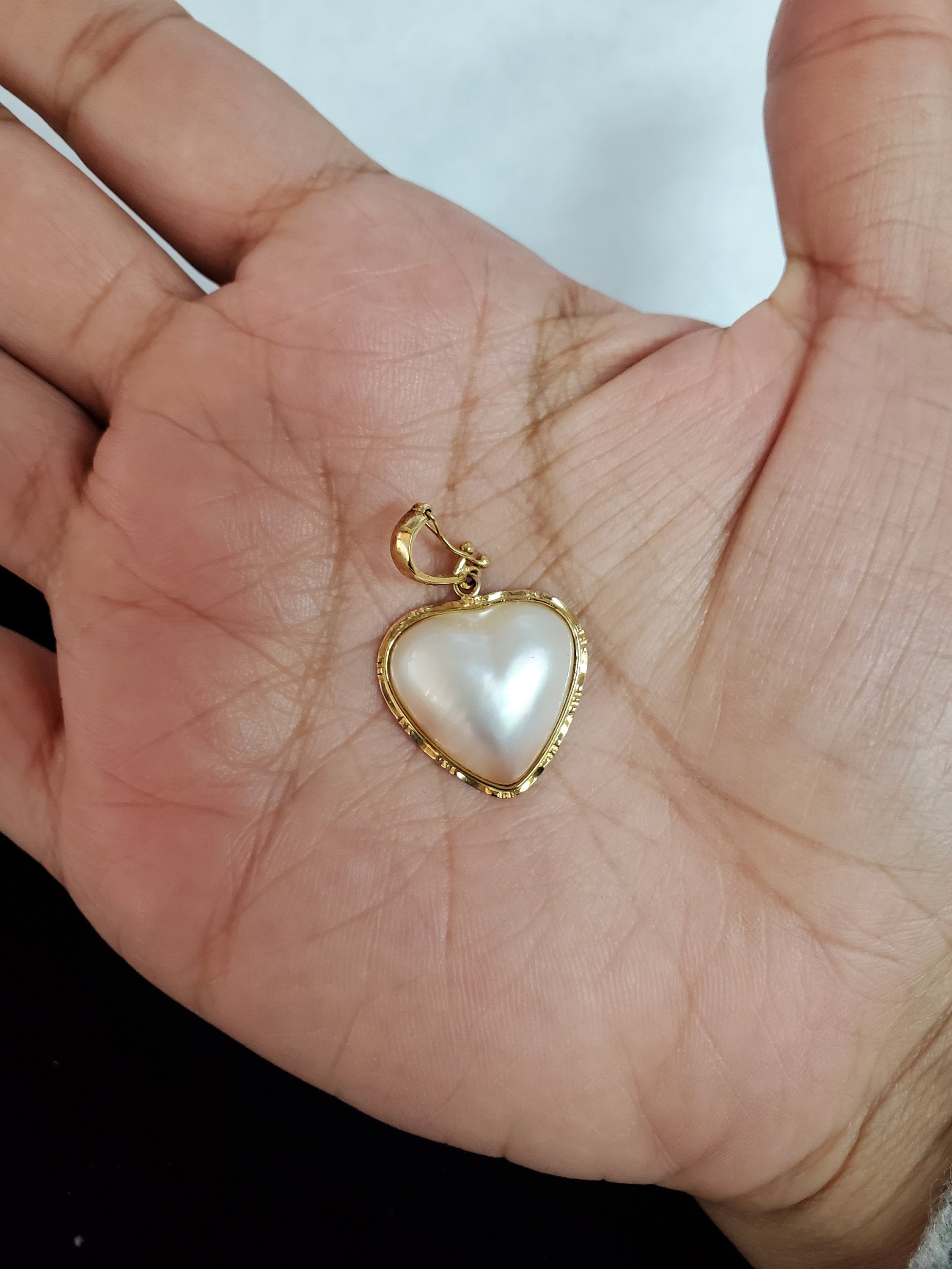 Elegant Mother of Pearl Heart Shaped Necklace for Women - Perfect Gift for Valentine's Day, Anniversary & Romantic Occasions
