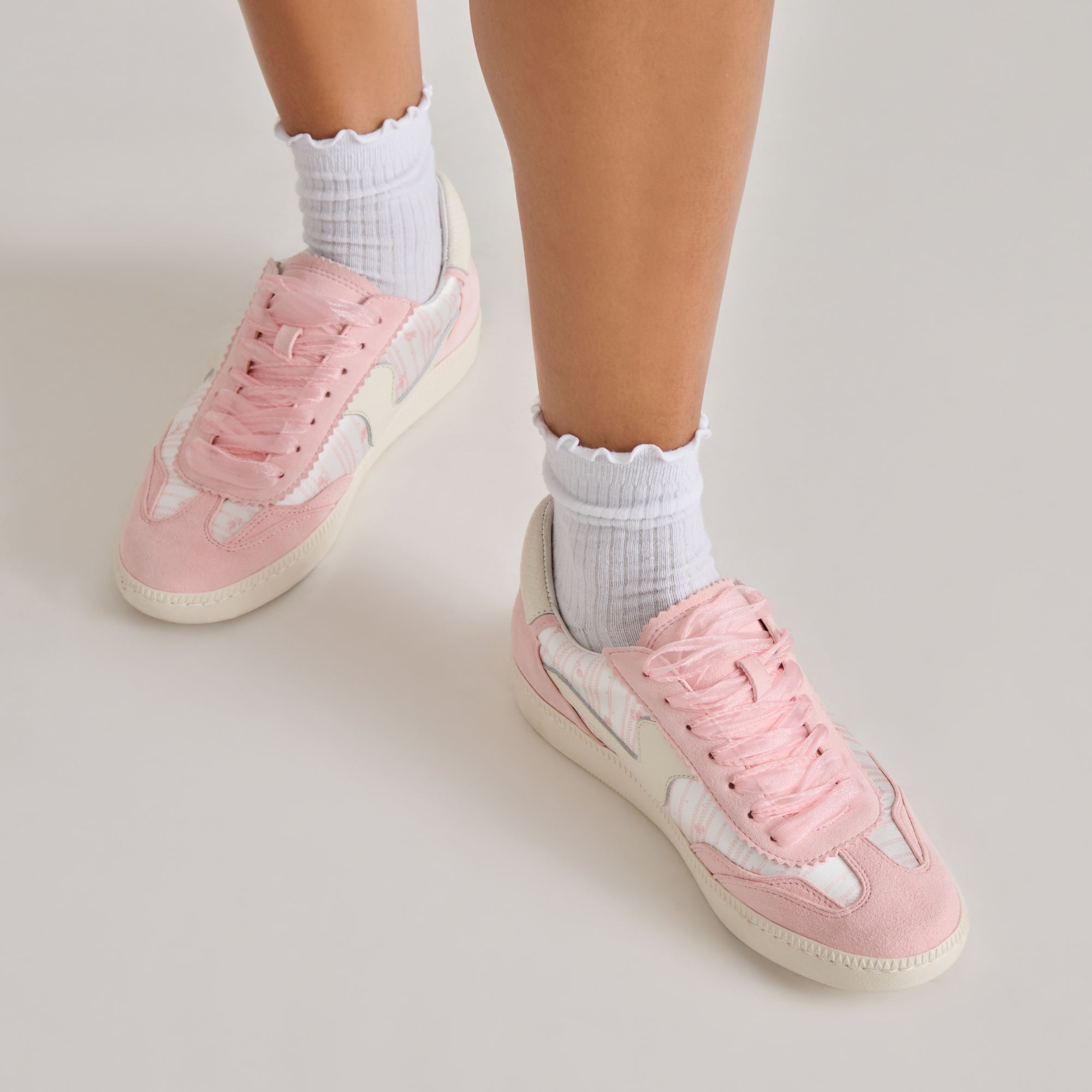 Byrdie Golf Sneakers for Women - Pink Floral Nylon Athletic Shoes | Comfortable & Stylish Golf Walking Shoes for Outdoor Sports & Casual Wear