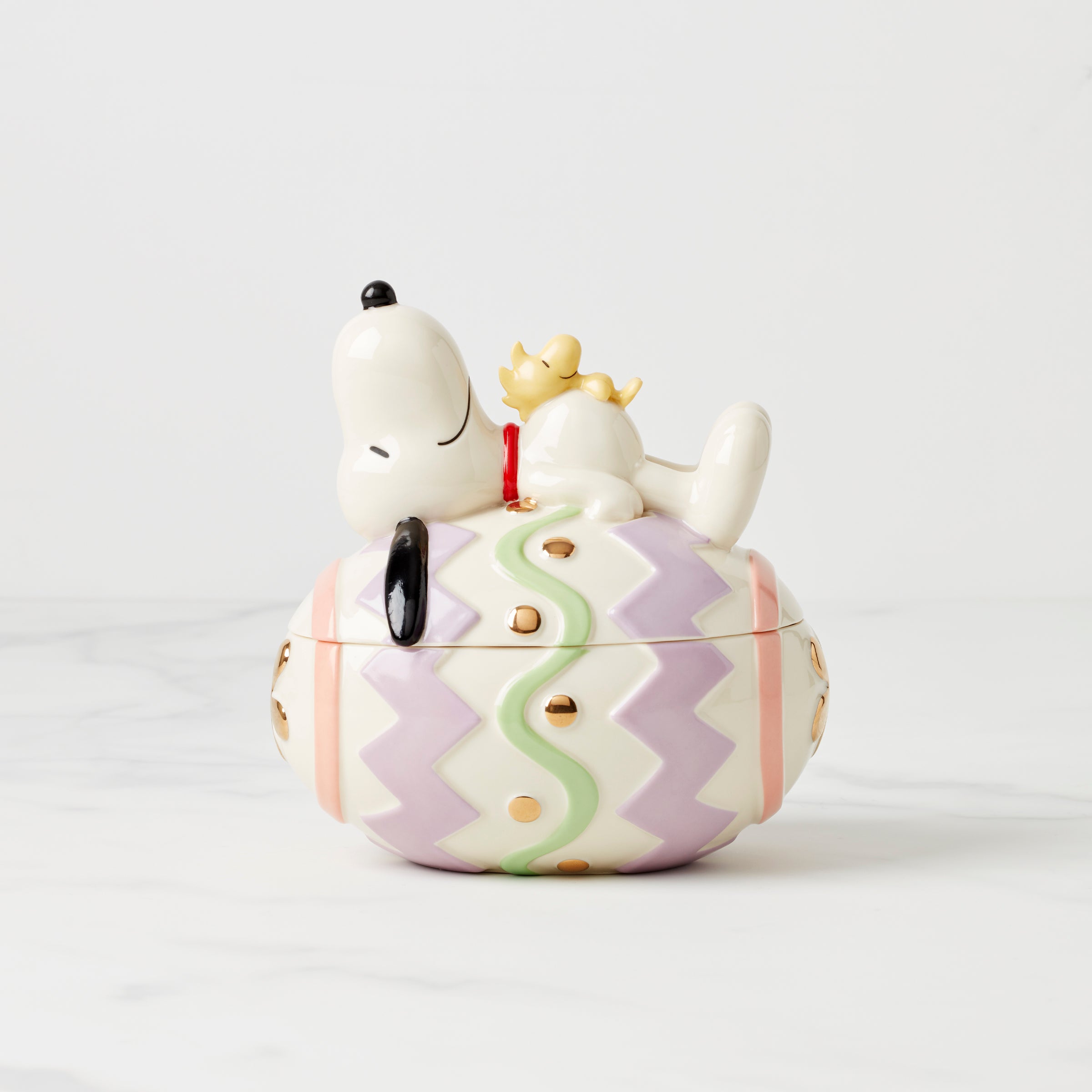 Snoopy Easter Candy Dish with Lid - Cute Peanuts Themed Candy Bowl for Easter Decorations, Holiday Parties & Home Decor