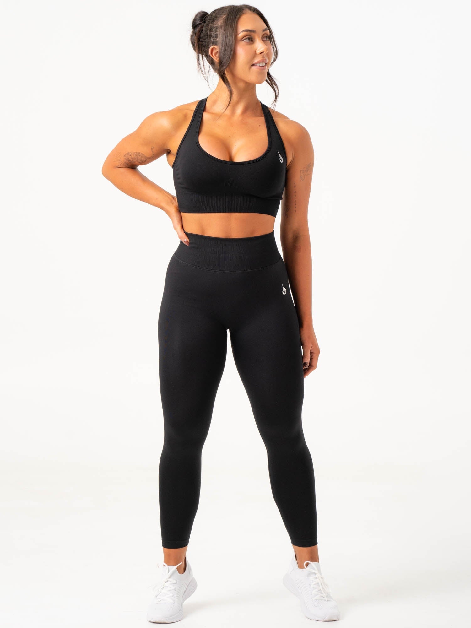 Seamless Cross Back Bra - Comfortable Wireless Support for Yoga, Workouts & Everyday Wear - Black
