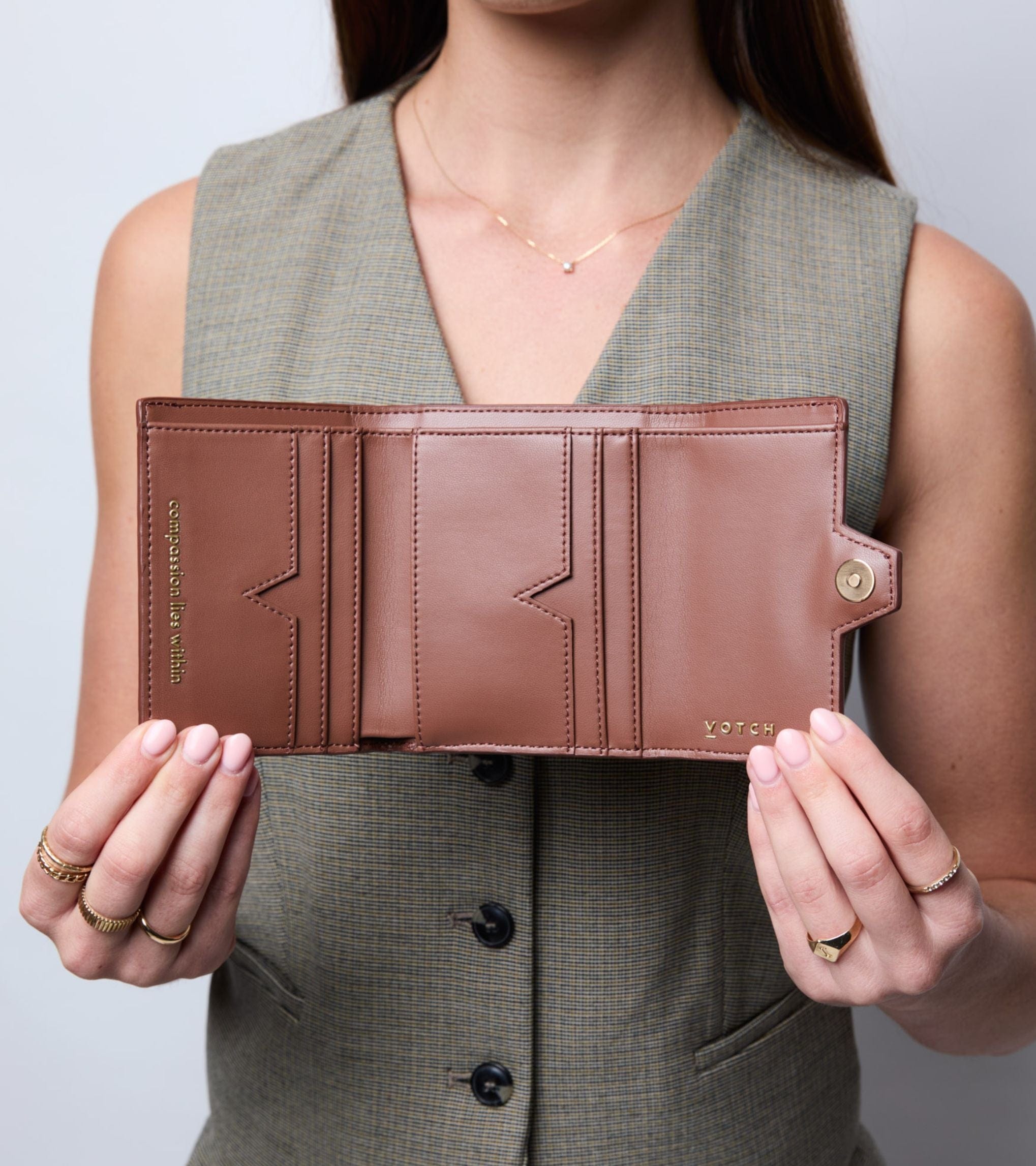 Clemmie Women's Vegan Bio-Based Bamboo Trifold Wallet | Eco-Friendly Brown Leather Alternative | Perfect for Everyday Use, Travel & Minimalist Lifestyle