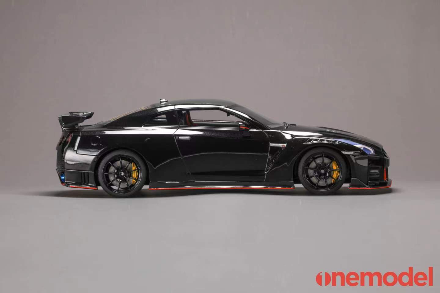 1:18 Scale Nissan GT-R R35 2020 NISMO Edition Diecast Model Car - Jet Black Pearl - Collectible Sports Car for Display & Racing Enthusiasts