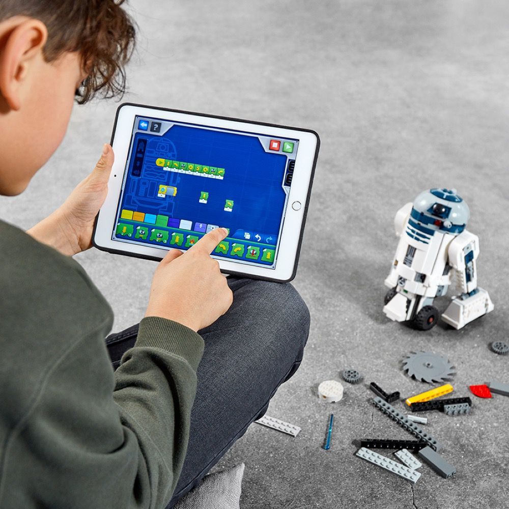 LEGO Star Wars 75253 Droid Commander Building Kit - Buildable Droid Toys for Kids & Collectors - Perfect for Star Wars Fans, Playtime & Display