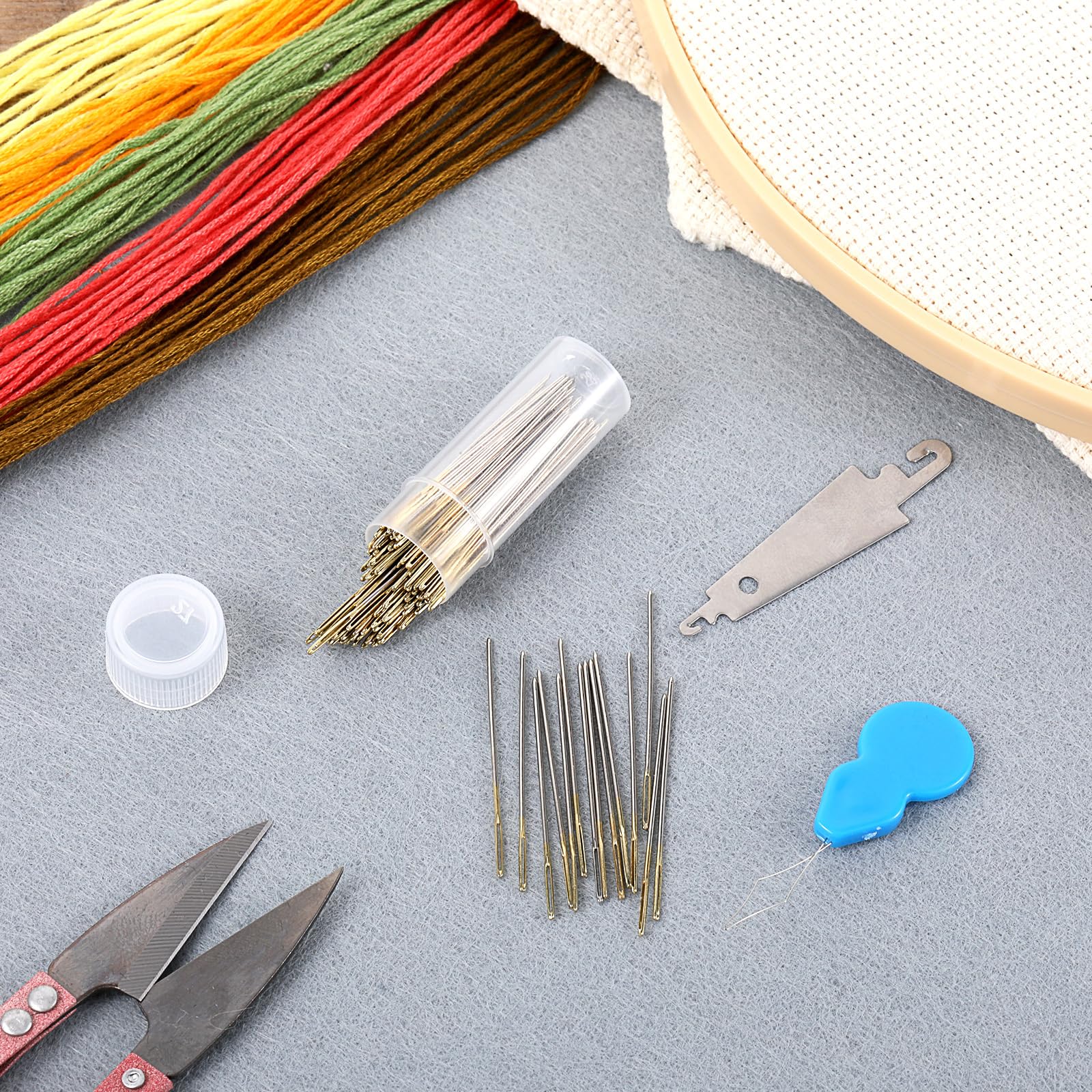 100pcs Golden Cross Stitch Needles with Large Eyes & 2 Needle Threaders - DIY Embroidery Hand Sewing Needles Set in Transparent Box - Perfect for Cross Stitch Kits, Needlepoint, and Hand Embroidery Projects