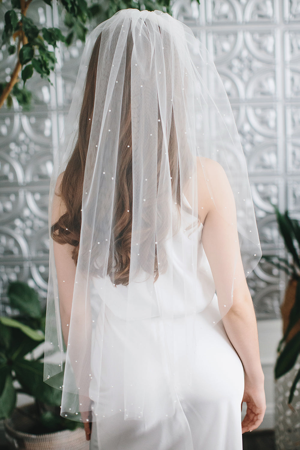 Marcela Scattered Pearl Veil - Elegant Bridal Headpiece with Hand-Sewn Pearls for Wedding, Prom & Special Occasions