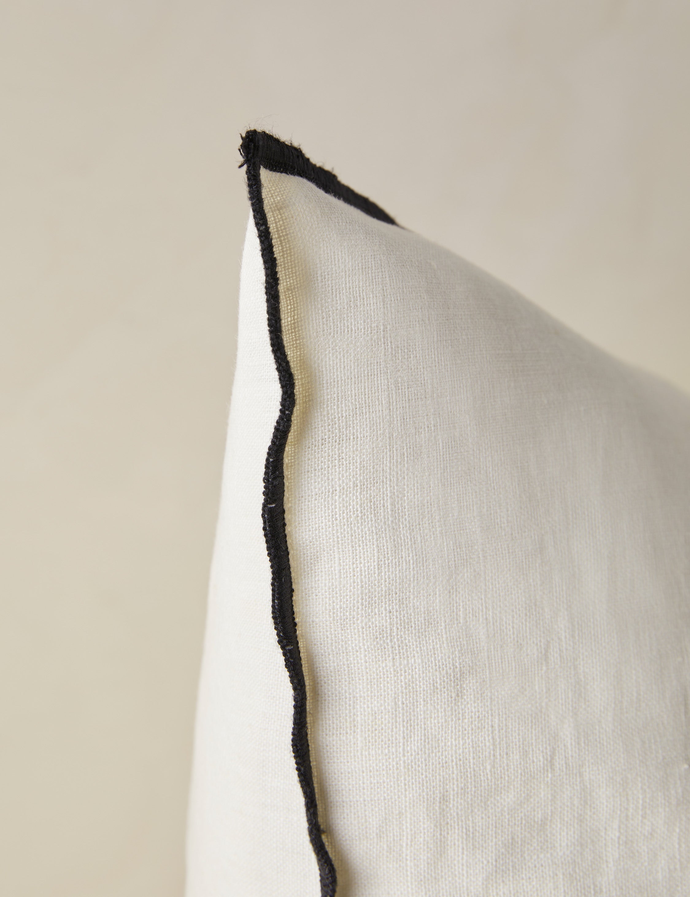 Carys Contrast Linen Pillow - Soft & Breathable Decorative Throw Pillow for Sofa, Bed, Couch - Perfect for Living Room, Bedroom & Home Decor
