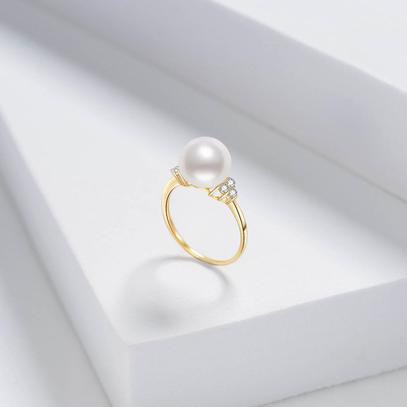 18K Gold Freshwater Pearl Ring KR00040 | Elegant Pearl Jewelry for Women | Perfect for Weddings, Anniversaries & Special Occasions