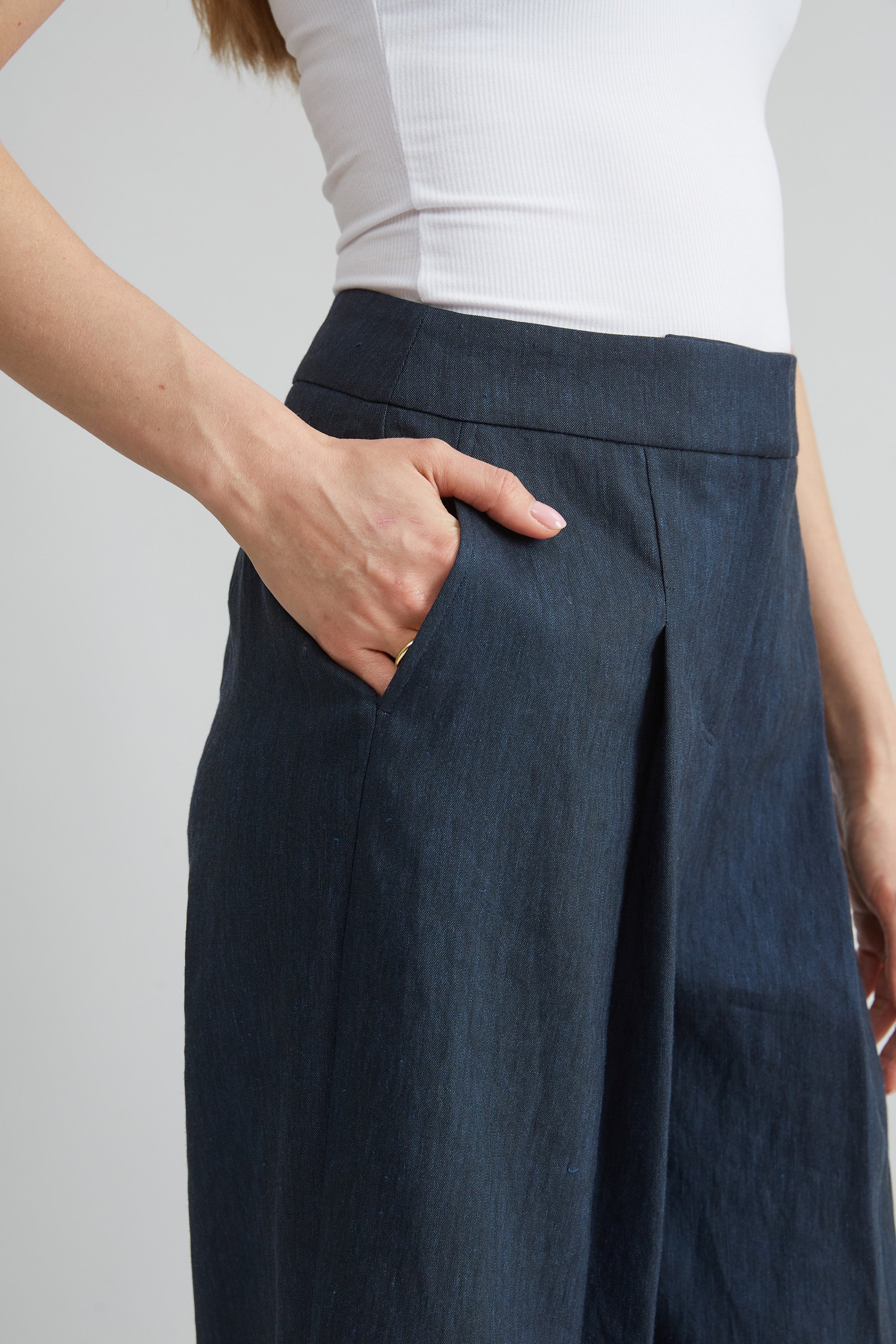 Stylish Pleated Linen Pants for Women - Comfortable High Waisted Wide Leg Trousers - Perfect for Office, Travel & Summer Outfits