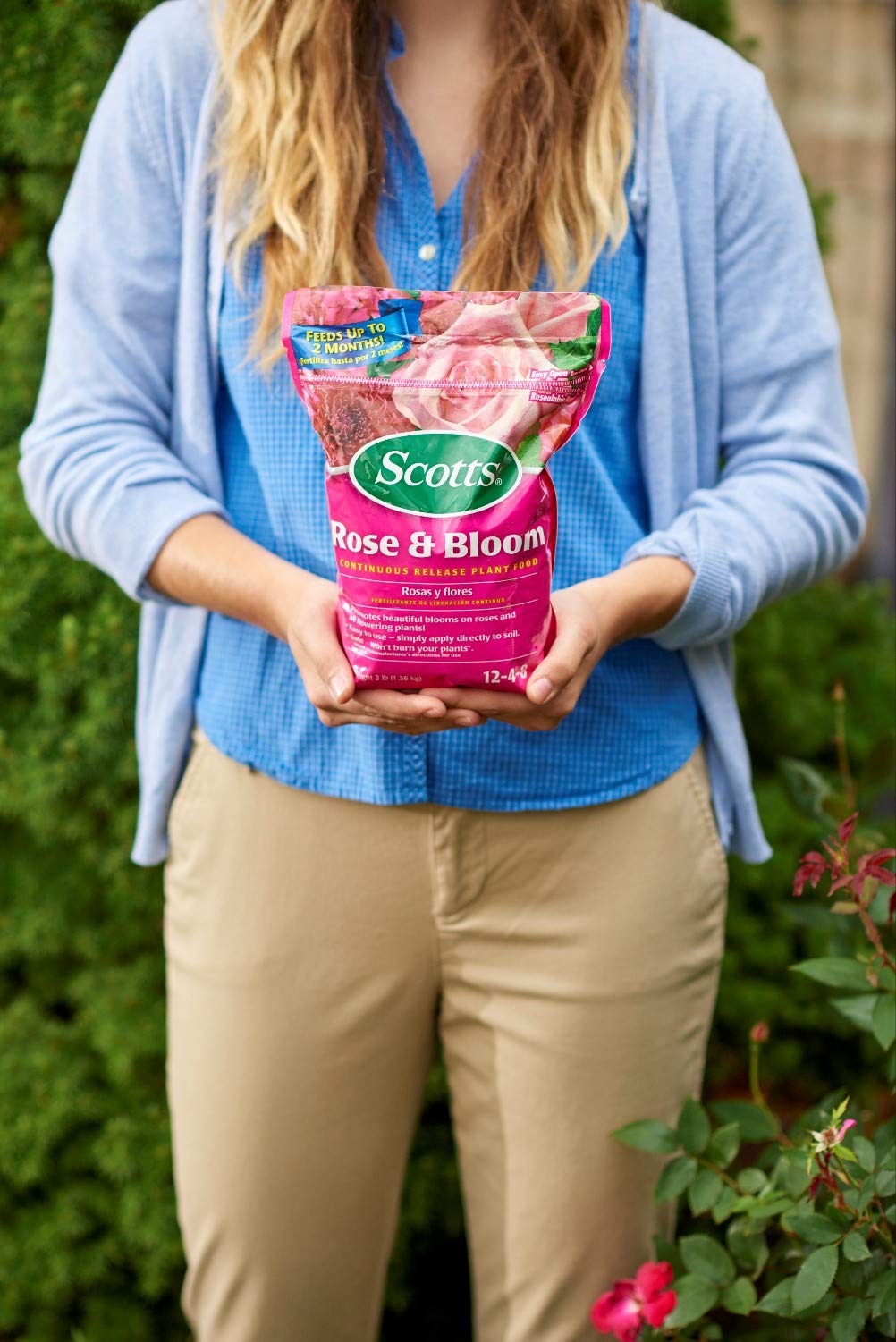 Scotts Rose & Bloom Continuous Release Plant Food 3 lb - Premium Fertilizer for Roses, Flowers & Blooming Plants - Ideal for Garden Beds, Pots & Outdoor Landscaping
