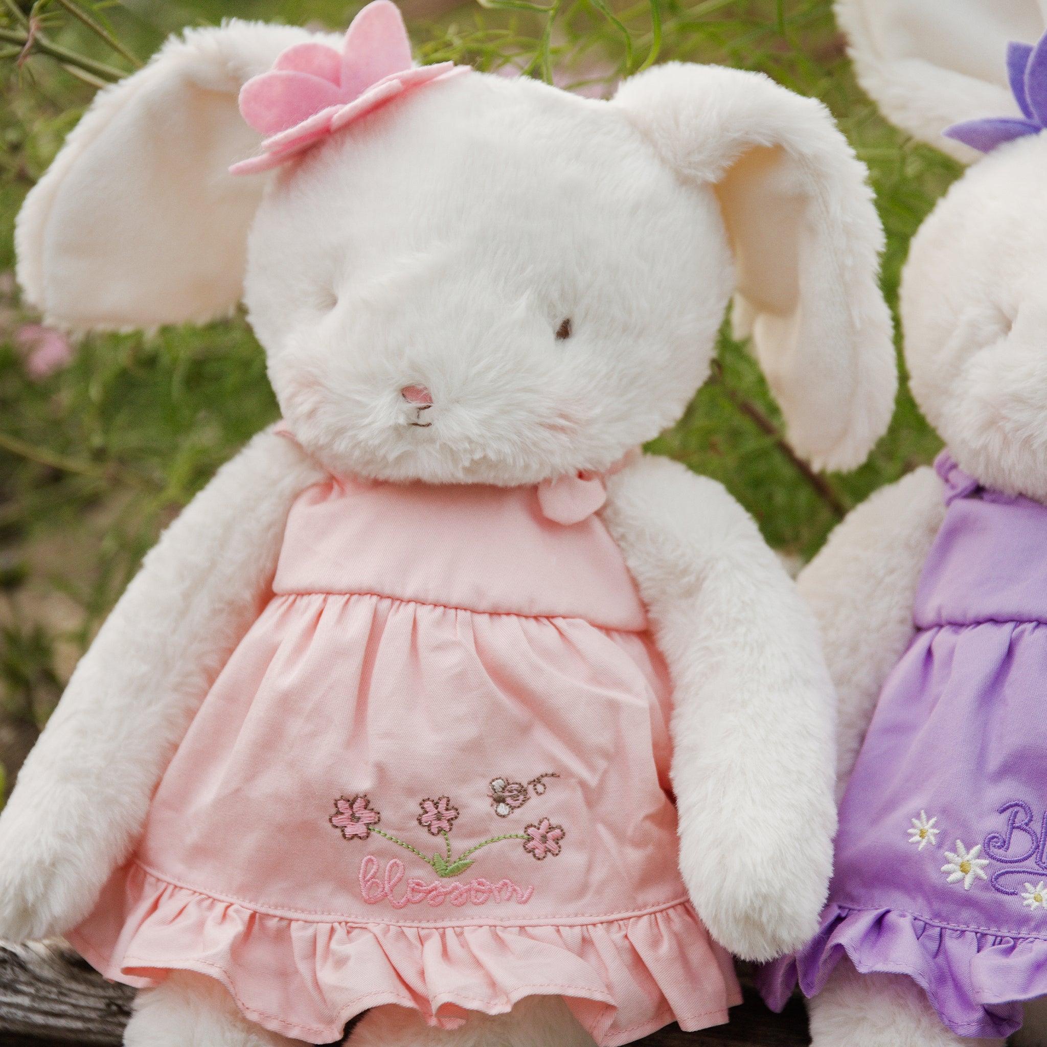 Garden Blossom Bunny Statue - Cute Outdoor Decor for Spring & Easter - Perfect for Garden, Yard, and Home Decorations