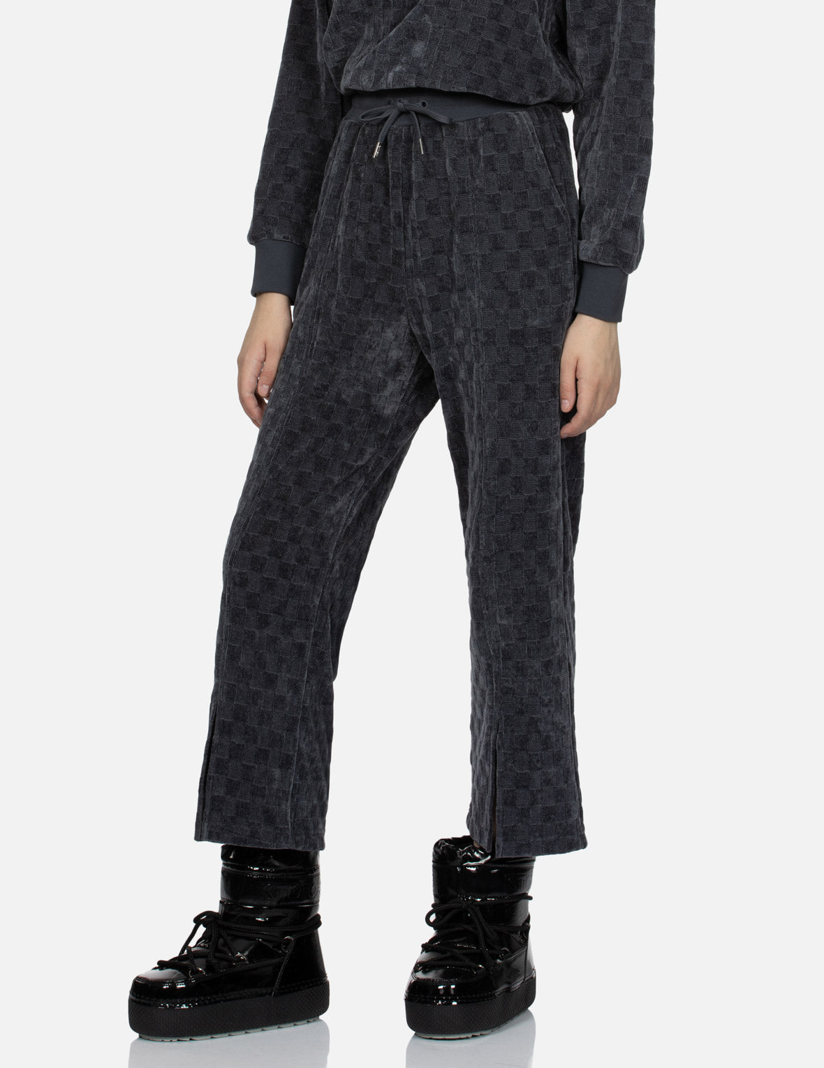 Concave Check Pattern Kamon Embroidery Straight Fit Sweatpants for Men - Japanese Style Casual Lounge Pants for Home, Gym & Streetwear Fashion