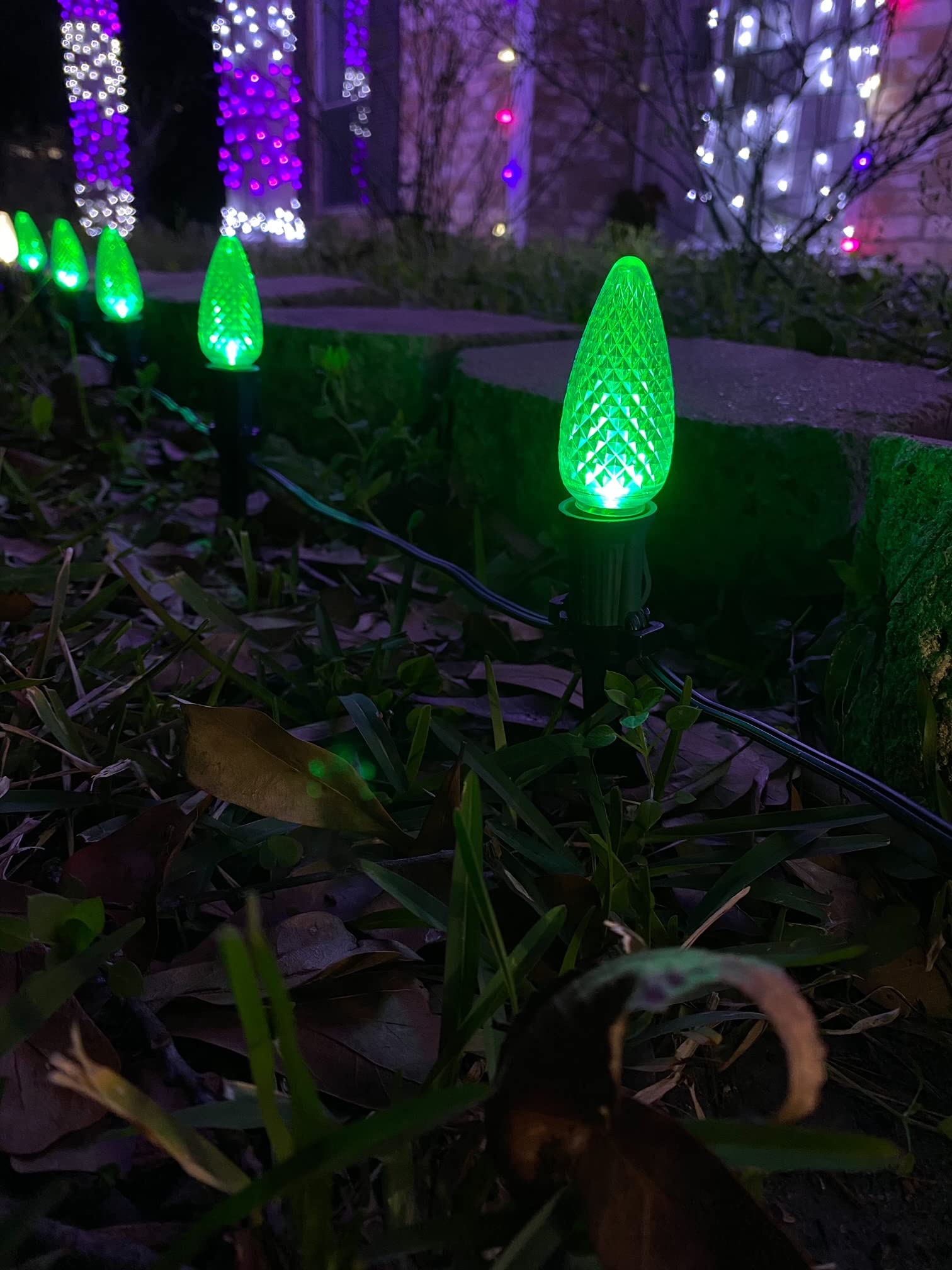 C9 LED Green Christmas Light Bulbs - Pack of 25, Faceted Retrofit Candle Shape, E17 Base, Commercial Grade for Indoor/Outdoor Holiday Decorations - Perfect for Roof Lights, Trees, and Festive Displays