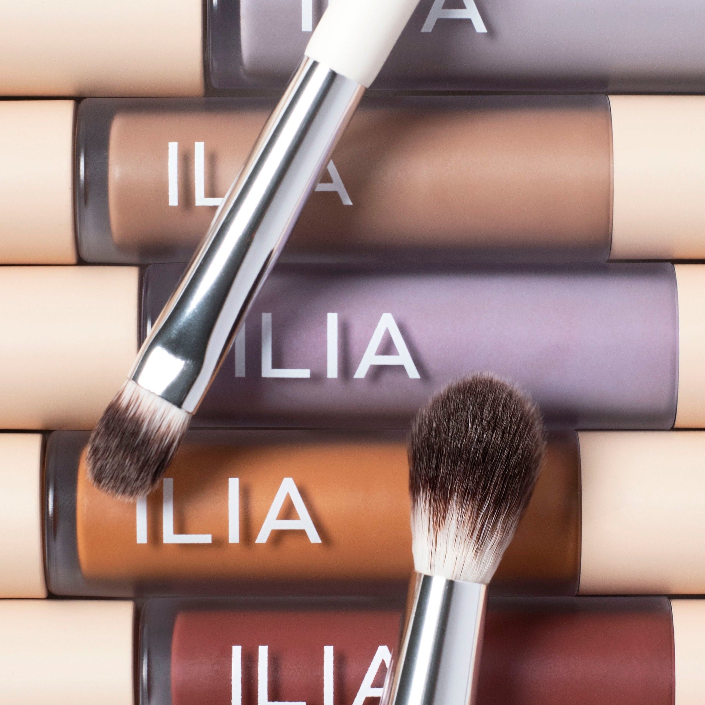 Ilia Shadow Brush - Premium Vegan Makeup Brush for Eyeshadow Blending & Application | Perfect for Professional & Everyday Makeup Looks