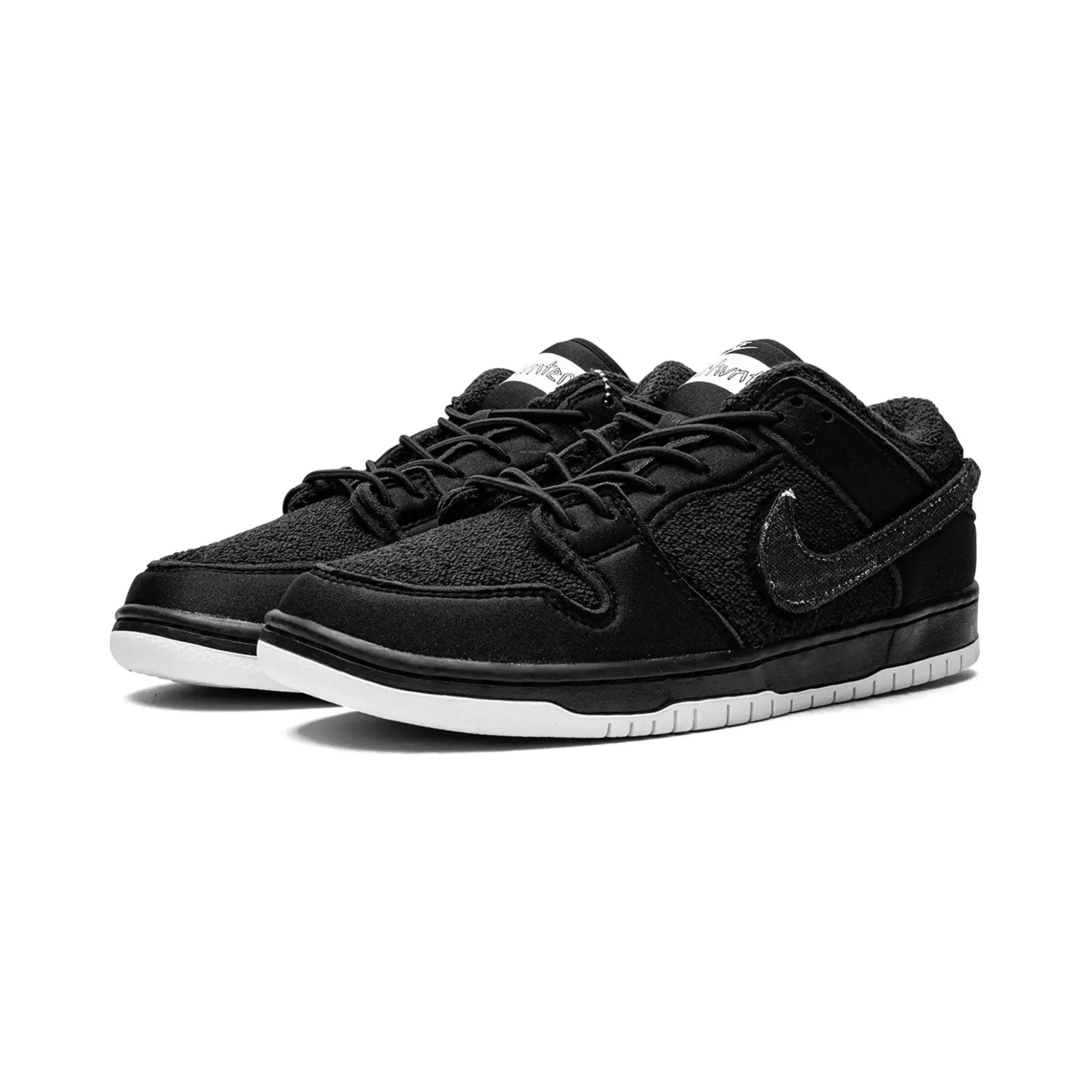 Nike SB Dunk Low Gnarhunters Skateboarding Shoes - Men's Casual Sneakers for Streetwear & Skateboarding