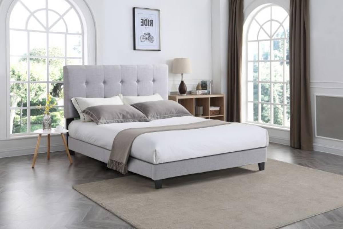 3-Piece Queen Bed Set in Light Grey - Modern Bedroom Furniture for Cozy & Stylish Home Decor