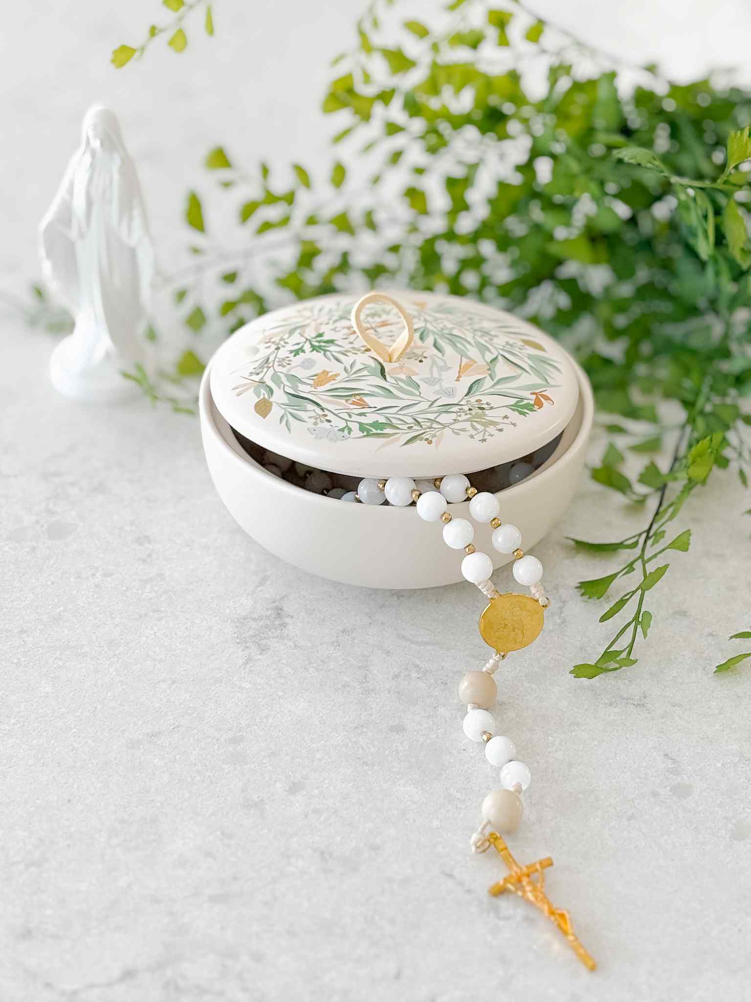 Morning Garden Rosary Box - Elegant Wooden Prayer Bead Storage for Catholics | Perfect for Home Altar, Church, and Travel Devotion