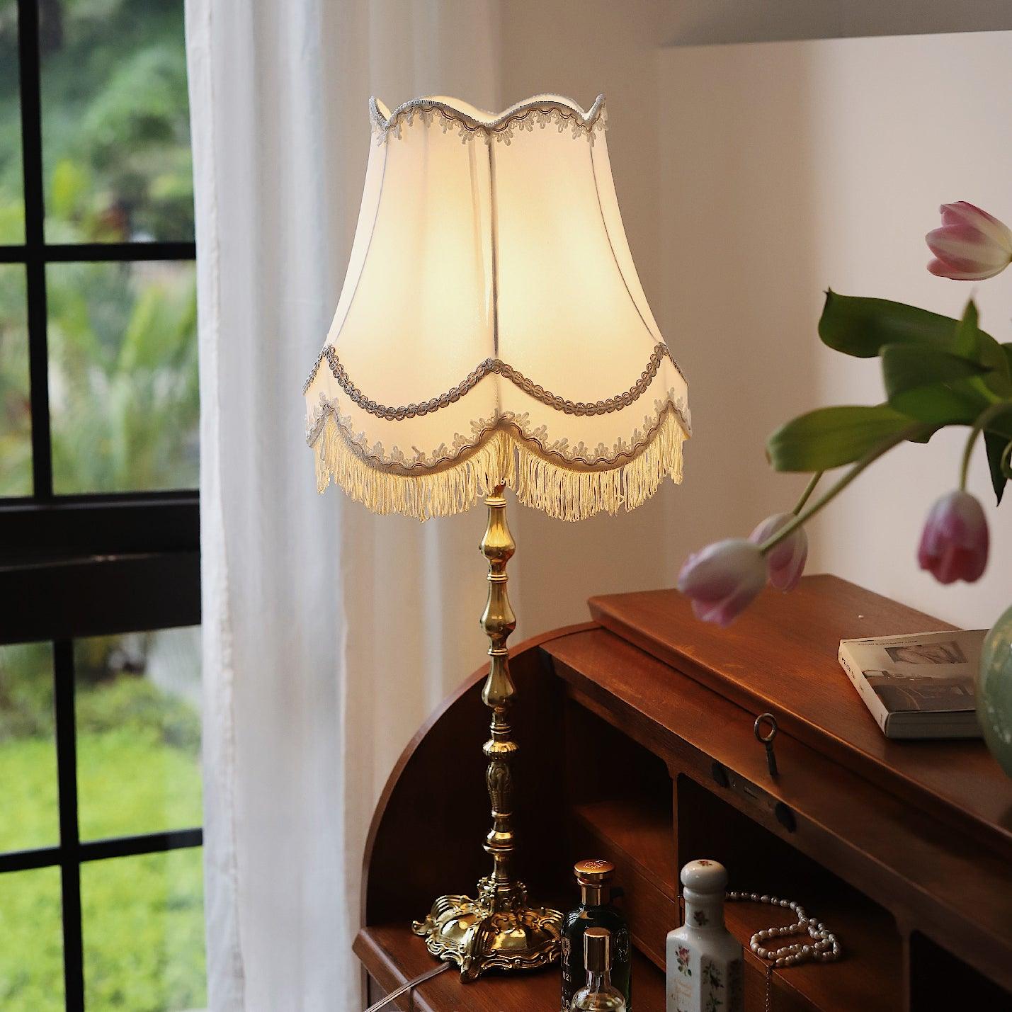 Modern Pantalla Table Lamp - Stylish Bedside & Desk Lighting for Home & Office - Perfect for Reading, Working & Relaxing
