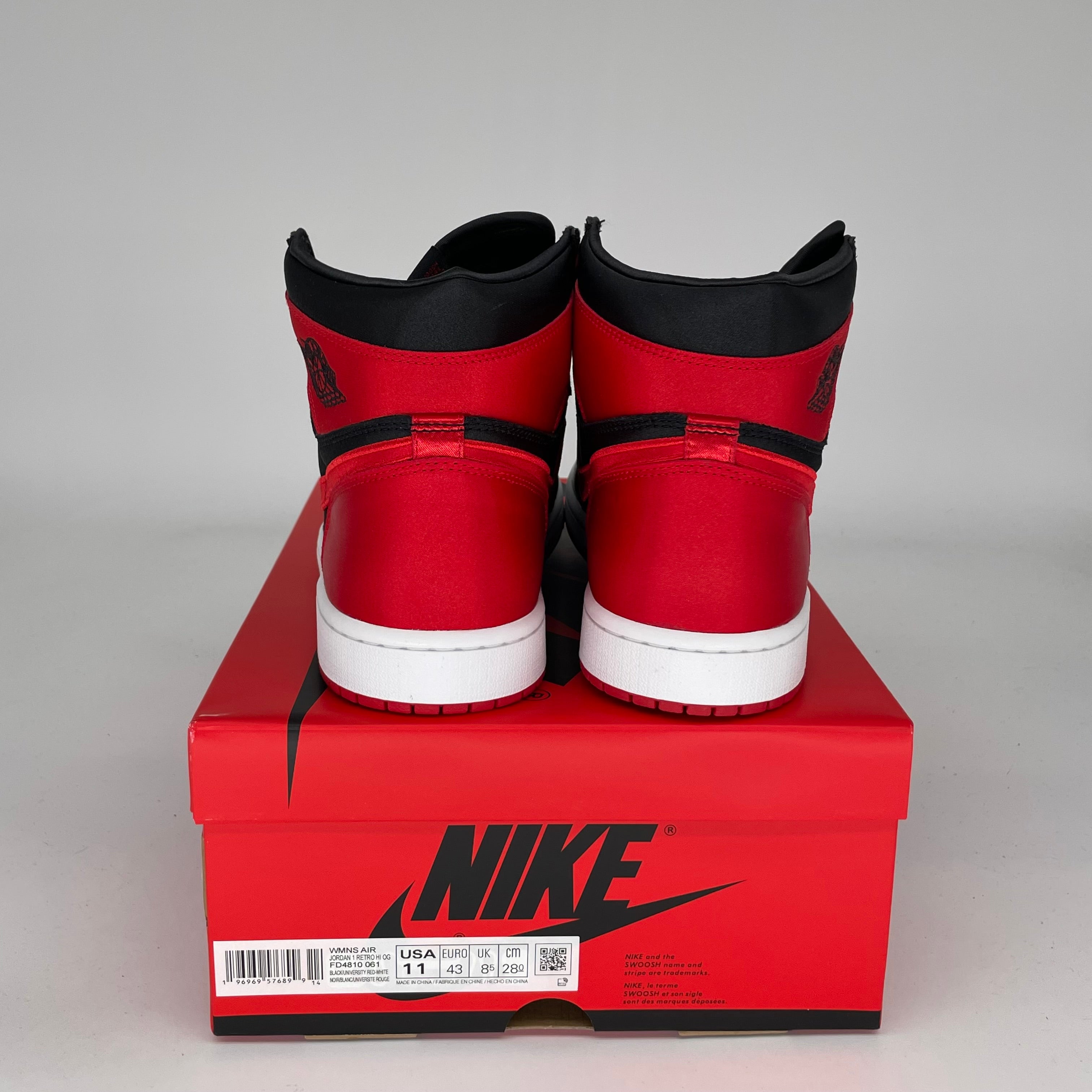 Original Title: AIR JORDAN 1 SATIN BRED W SIZE 9.5/11W FD4810 061   Optimized Title: **Air Jordan 1 Satin Bred Women's Sneakers - Size 9.5/11W (FD4810-061) - Stylish & Comfortable for Casual Wear, Gym, and Street Fashion**