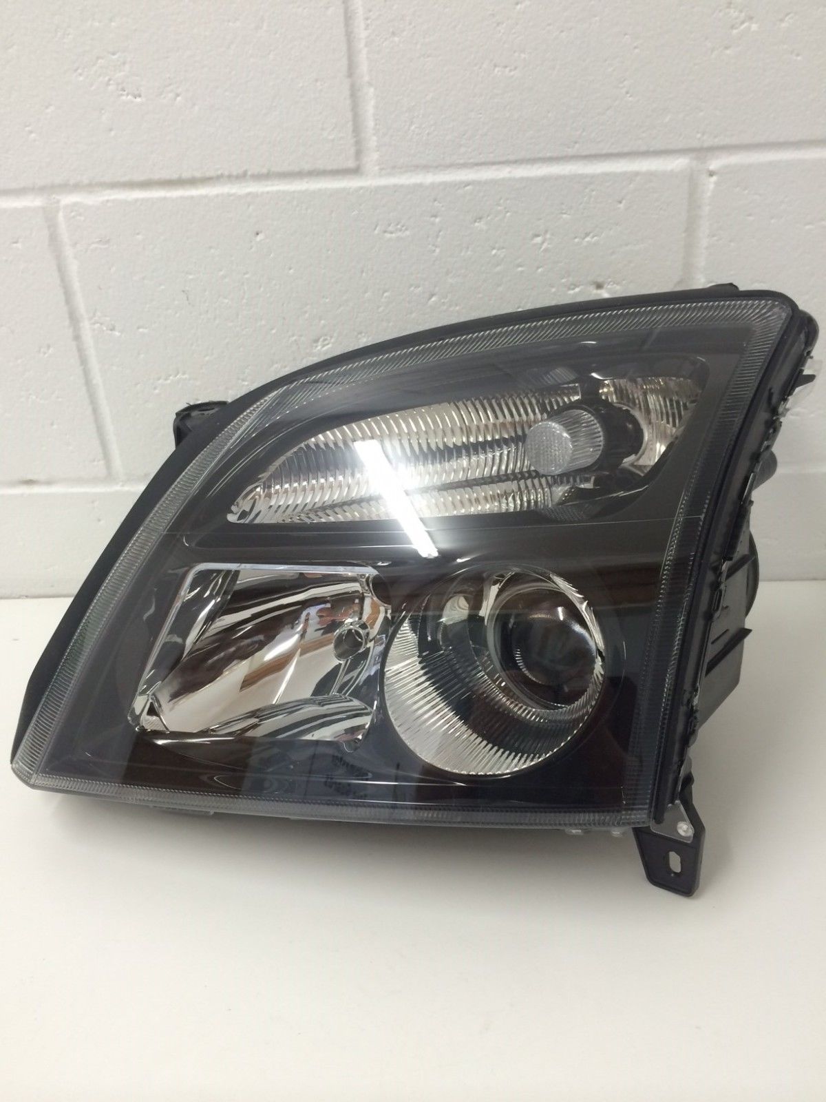Genuine Holden ZC Vectra CDXI Left Headlamp Assembly - Replacement Car Headlight for Improved Night Driving Safety