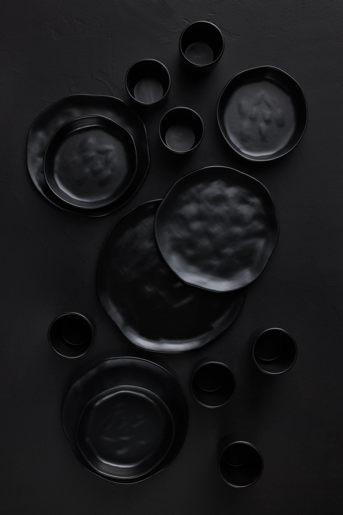 Premium Hekonda Stoneware Dinnerware Set - 16-Piece Black Ceramic Plates & Bowls for Everyday Dining & Entertaining