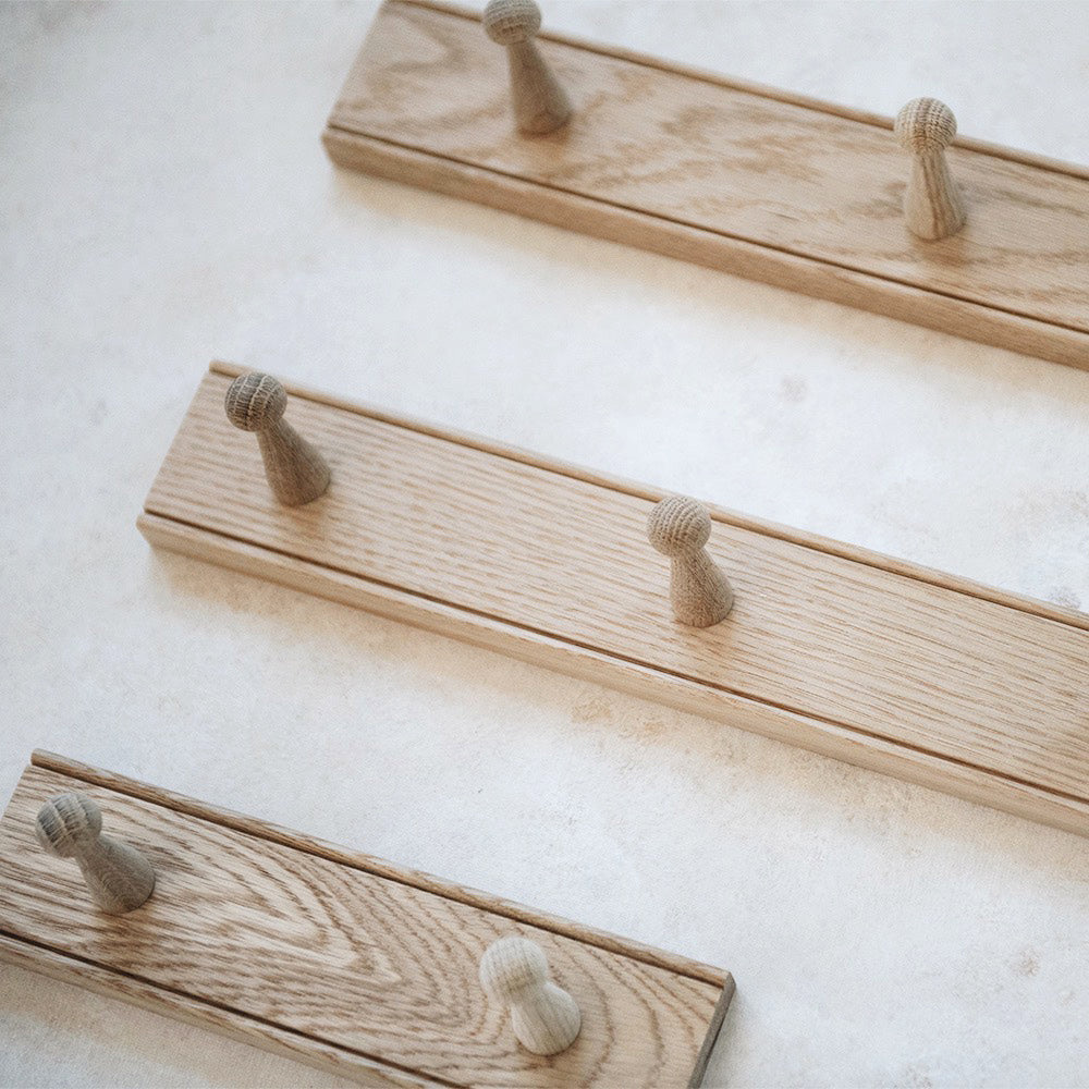 Solid Oak Shaker Peg Rail - Rustic Wooden Wall Hooks for Coats, Hats & Decor - Perfect for Entryway, Kitchen & Farmhouse Style Homes