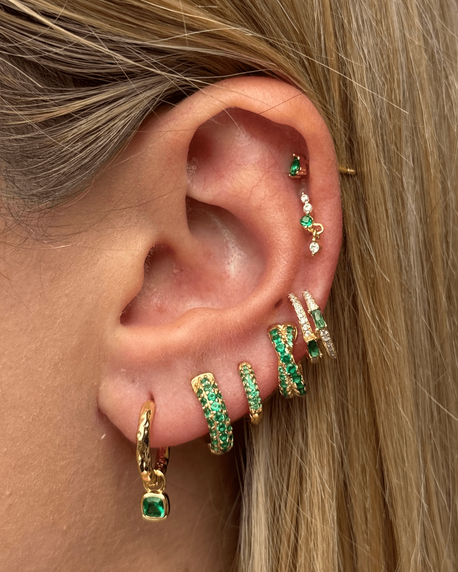 Izoa Green Bindi Stud - Traditional Indian Forehead Jewelry for Weddings, Festivals & Cultural Events